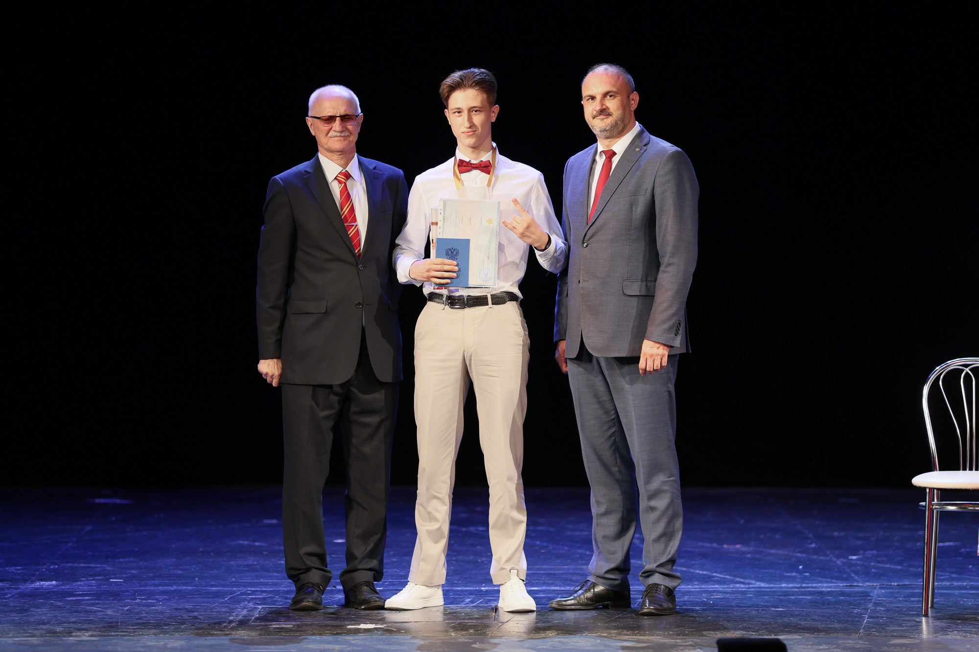 Выпускной вечер в Севастопольской гимназии № 1 имени А. С. Пушкина. Свадебный фотограф, фотосъемка в Крыму, Севастополе, Симферополе, Ялте