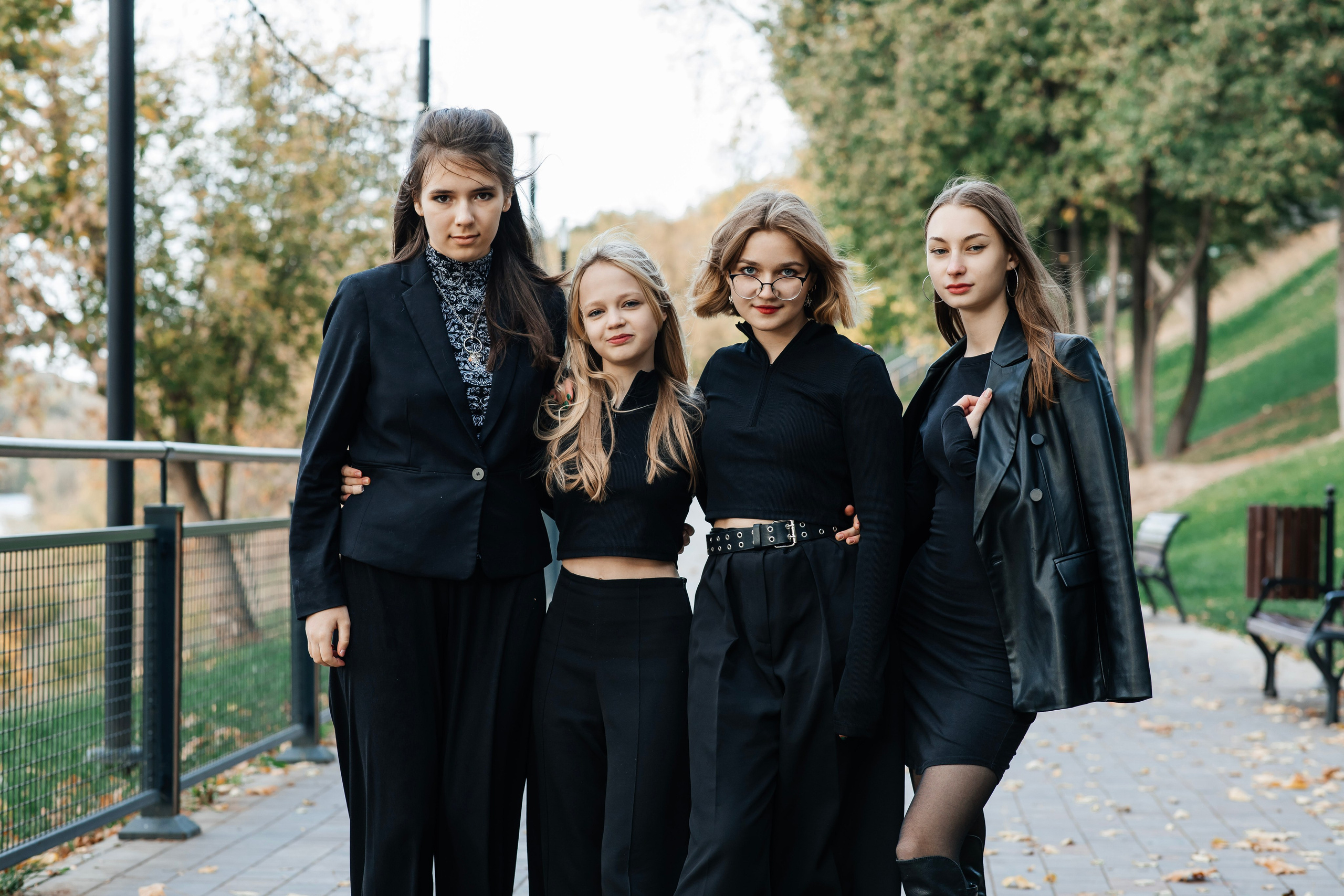 Фотосессия для выпускного альбома в парке Им. Талалихина. Выпускные альбомы в Подольске Москве и МО