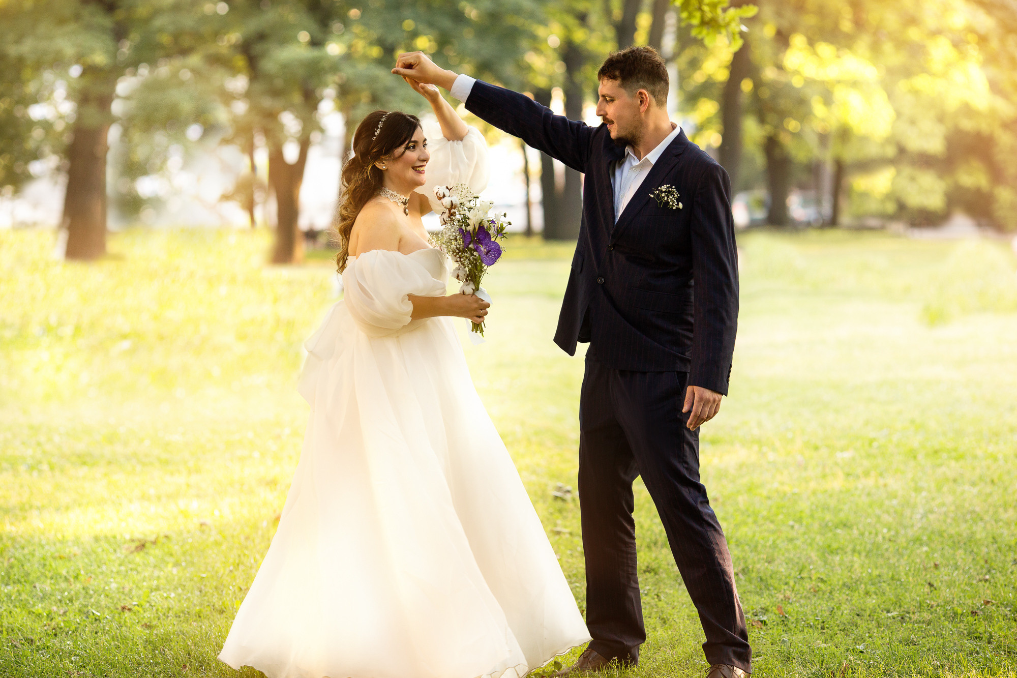 Свадебная прогулка по летнему городу. Фотограф СПб Юлия Ерошевская, предметный фотограф