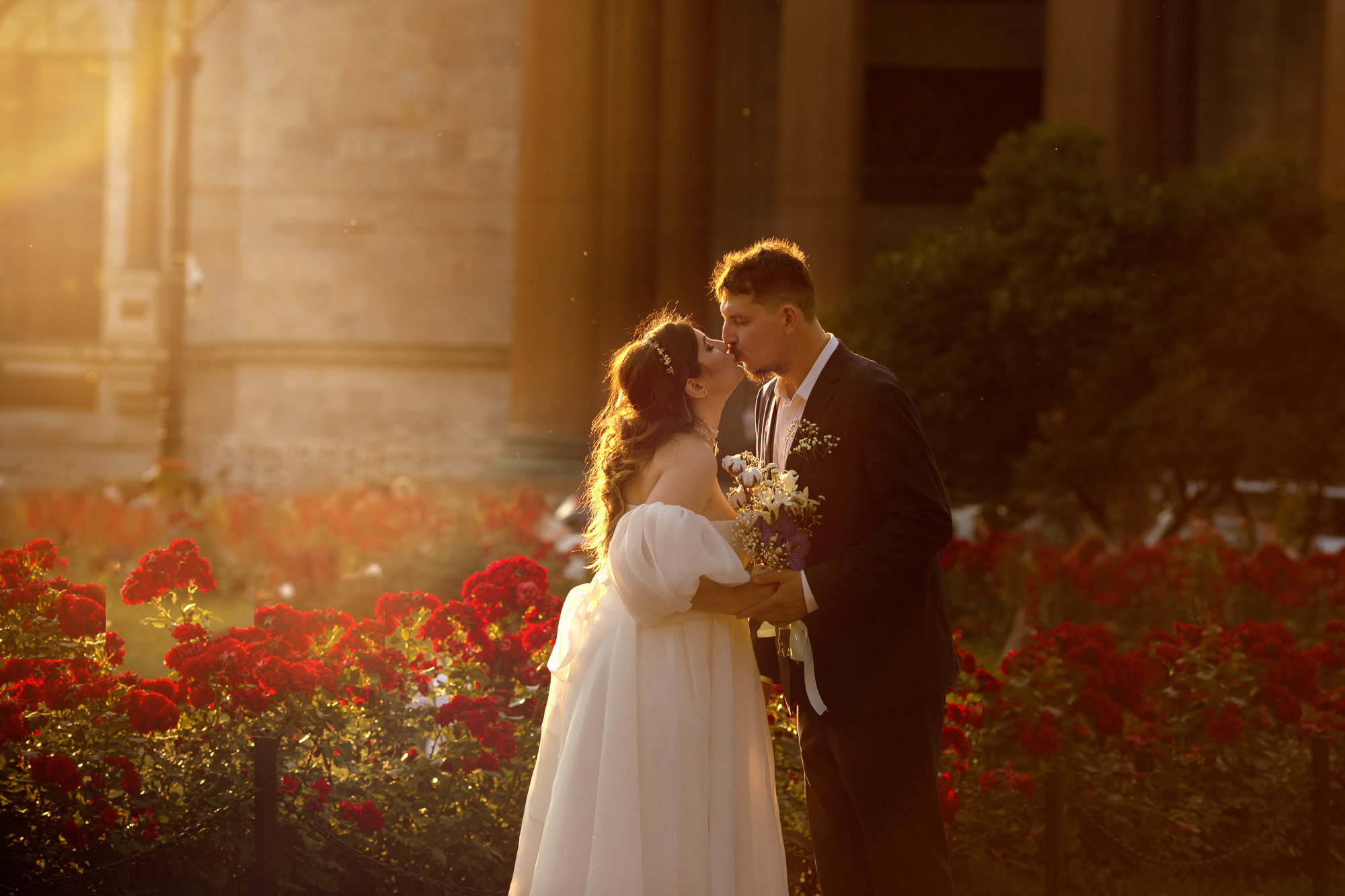 Свадебная прогулка по летнему городу. Фотограф СПб Юлия Ерошевская, предметный фотограф