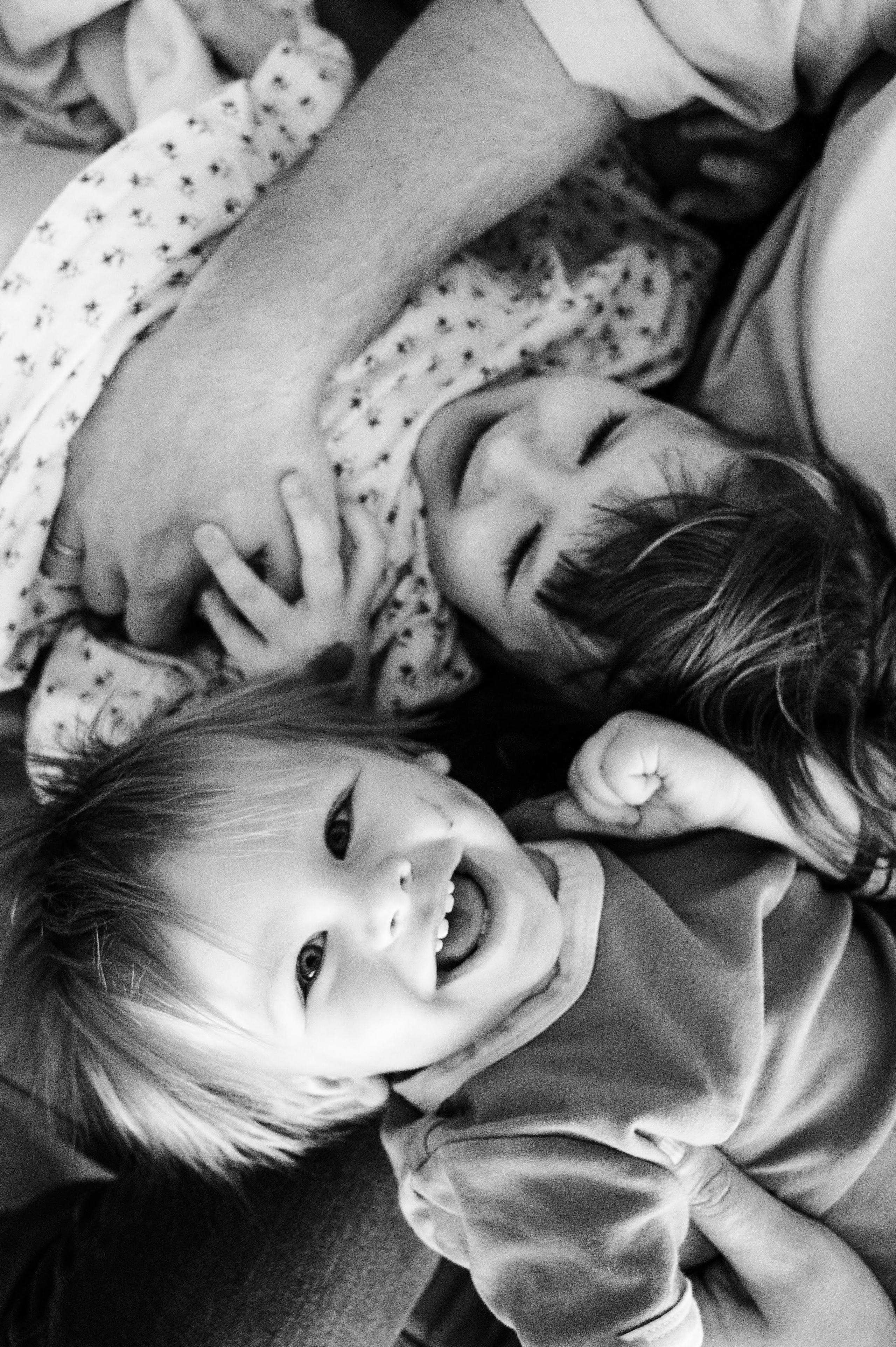 Семейная съемка. Профессиональный фотограф беременности в СПБ. Стильные фотосессии беременности в стиле минимализм и классическая фотография