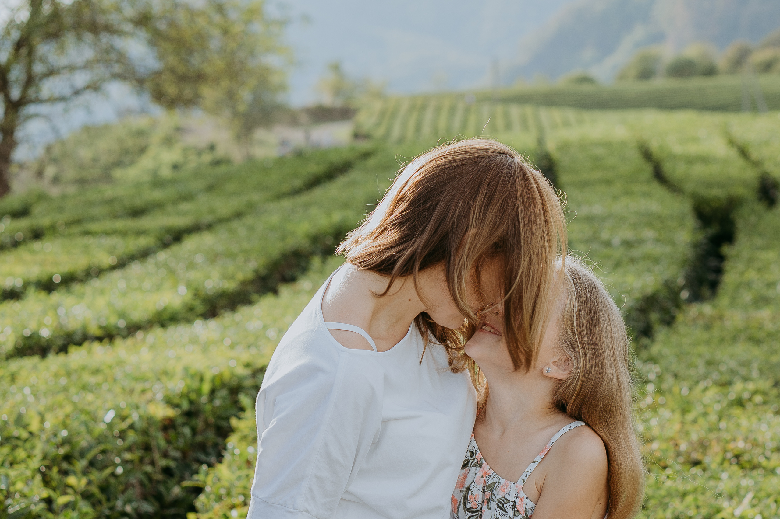 Наталья, Тимур, Элина и Максим. Семейная фотосессия на чайных плантациях. Фотограф в Сочи и Абхазии | Фототуры | September Air