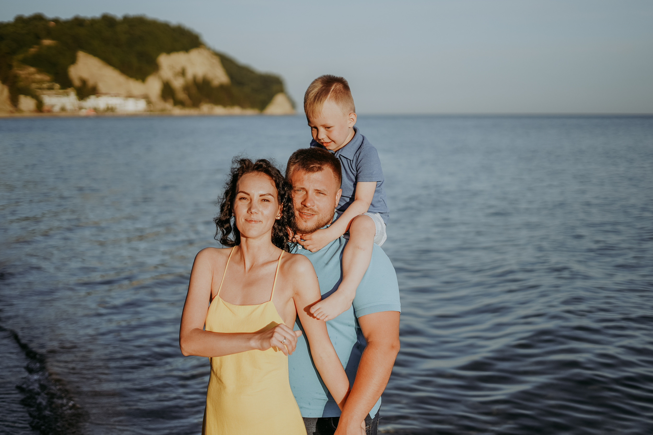 Мария, Дмитрий и Ярослав. Пицундская прогулка. Фотограф в Сочи и Абхазии | Фототуры | September Air