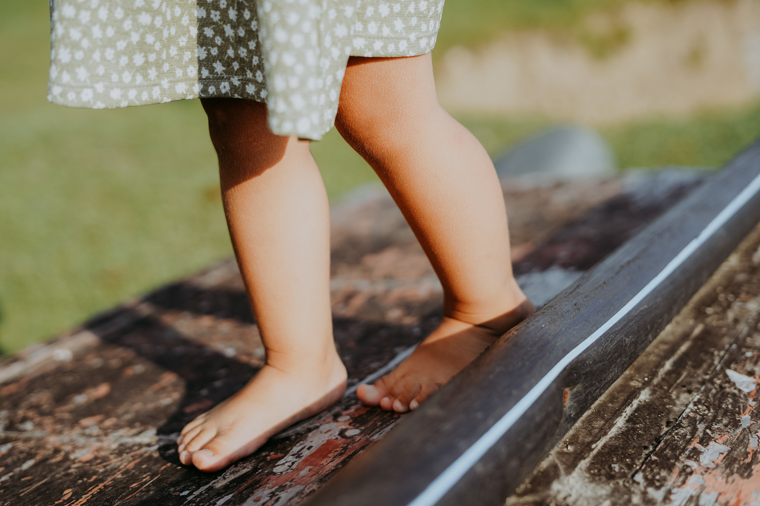 Вика, Сергей и маленькая Саша на берегу моря в Мюссере, Абхазия. Фотограф в Сочи и Абхазии | Фототуры | September Air