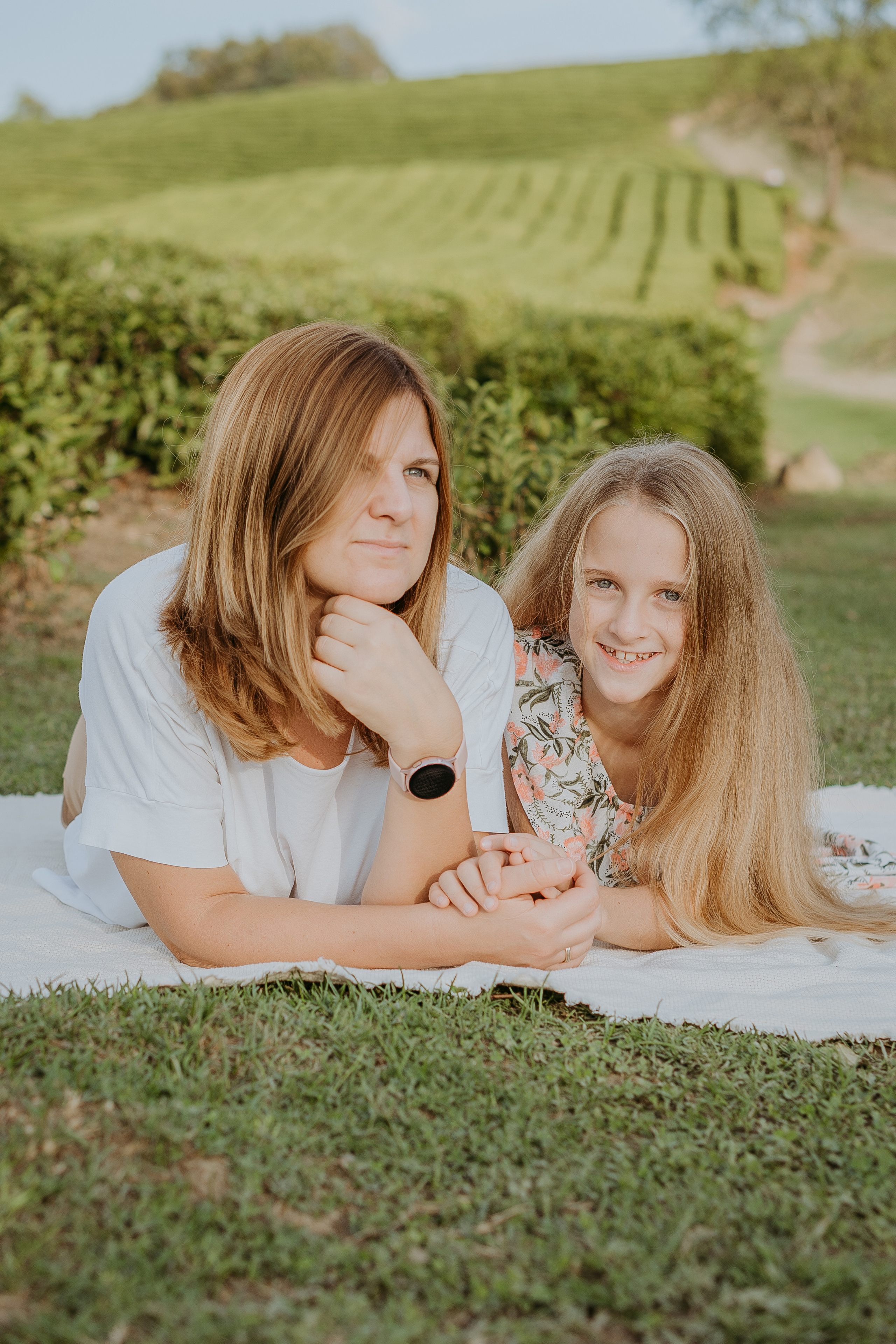 Наталья, Тимур, Элина и Максим. Семейная фотосессия на чайных плантациях. Фотограф в Сочи и Абхазии | Фототуры | September Air