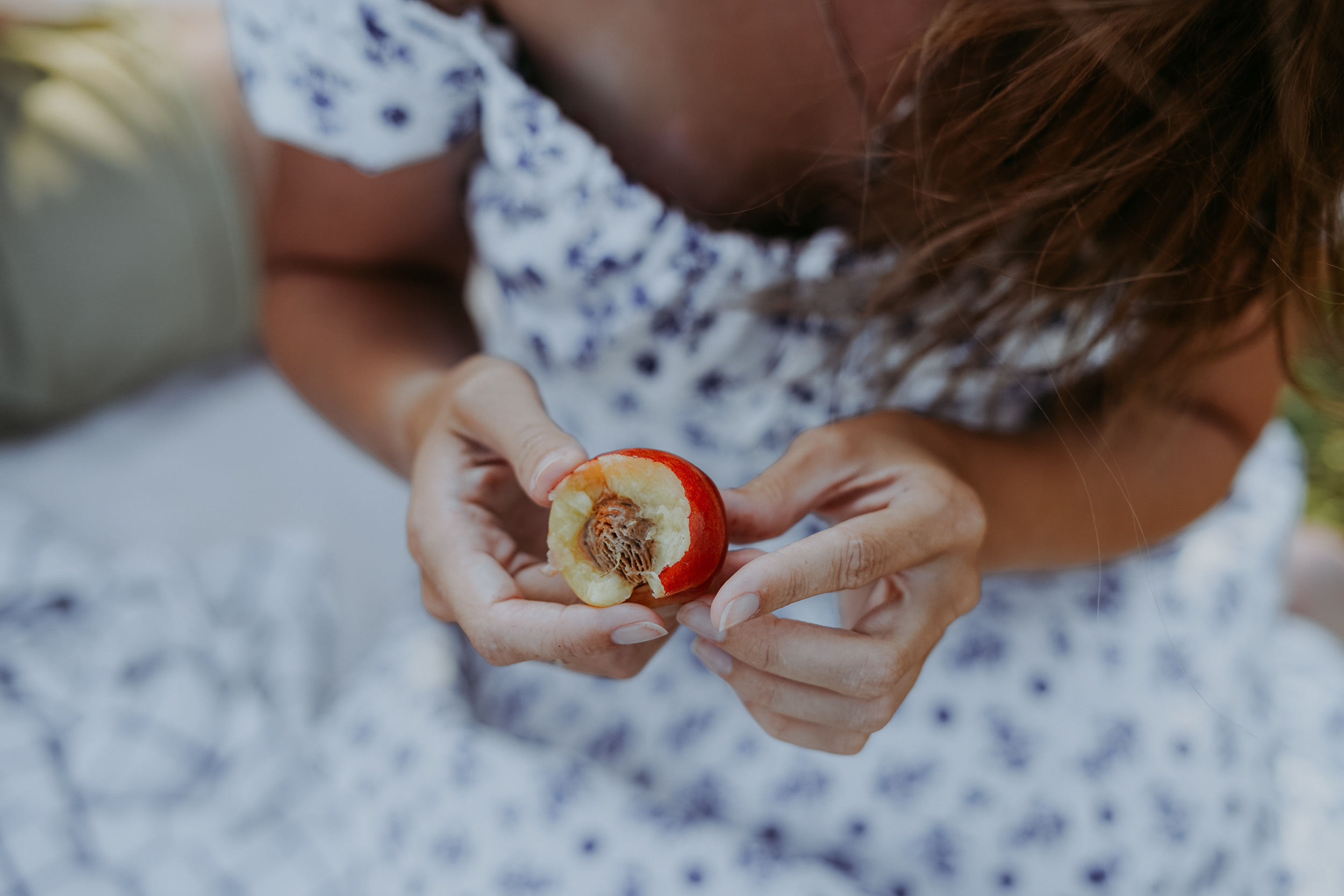 Вика, Сергей и маленькая Саша на берегу моря в Мюссере, Абхазия. Фотограф в Сочи и Абхазии | Фототуры | September Air