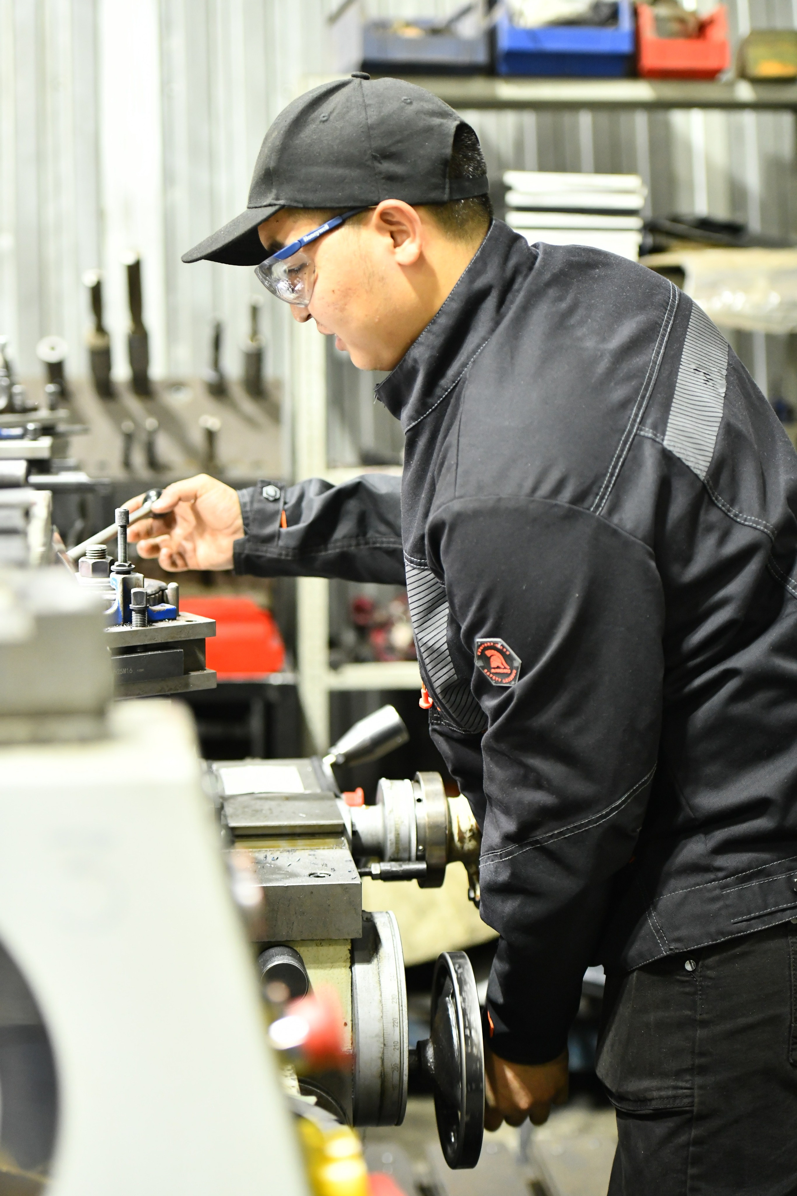 Репортаж с экскурсии на Завод ТРОМ. Репортажный и семейный фотограф — Шелихов Сергей