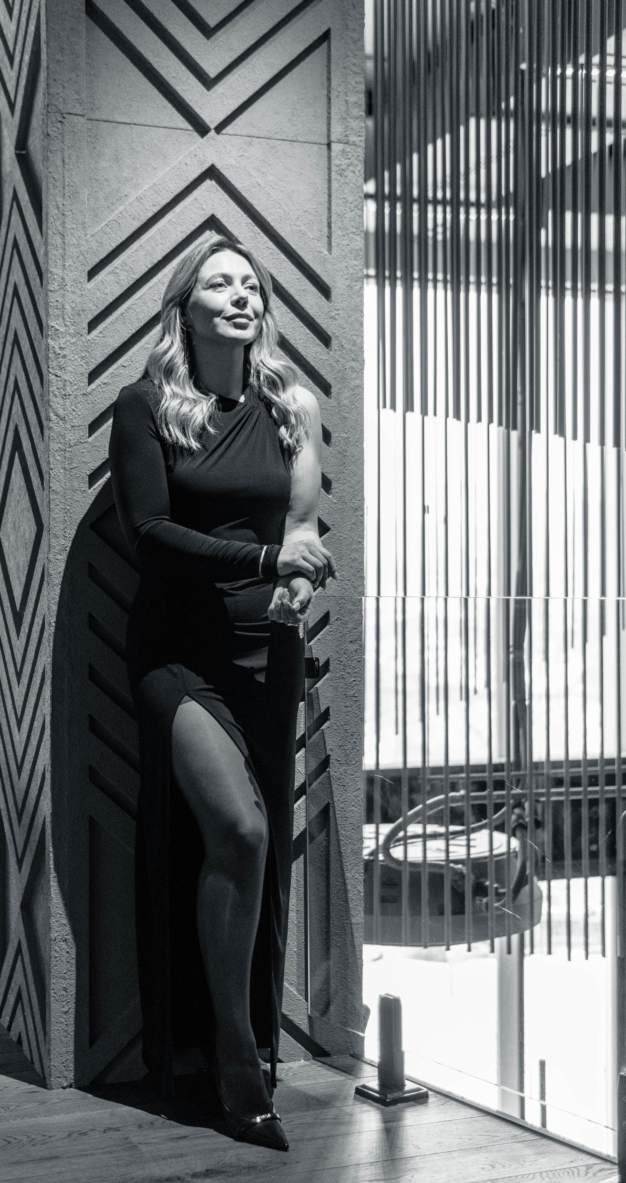 Чёрно белая фотография в студии