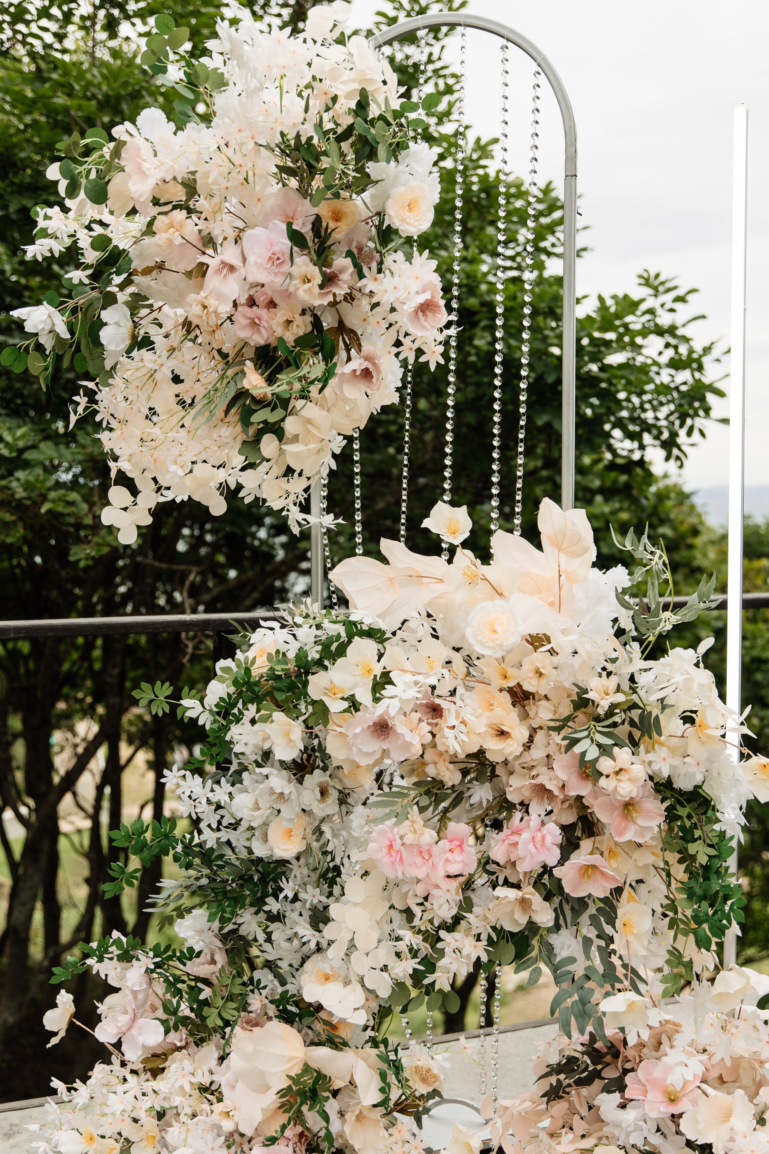 Я создаю профессиональные фотографии, которые сохраняют эмоции, детали и атмосферу вашего праздника. Свадебный фотограф во Владивостоке