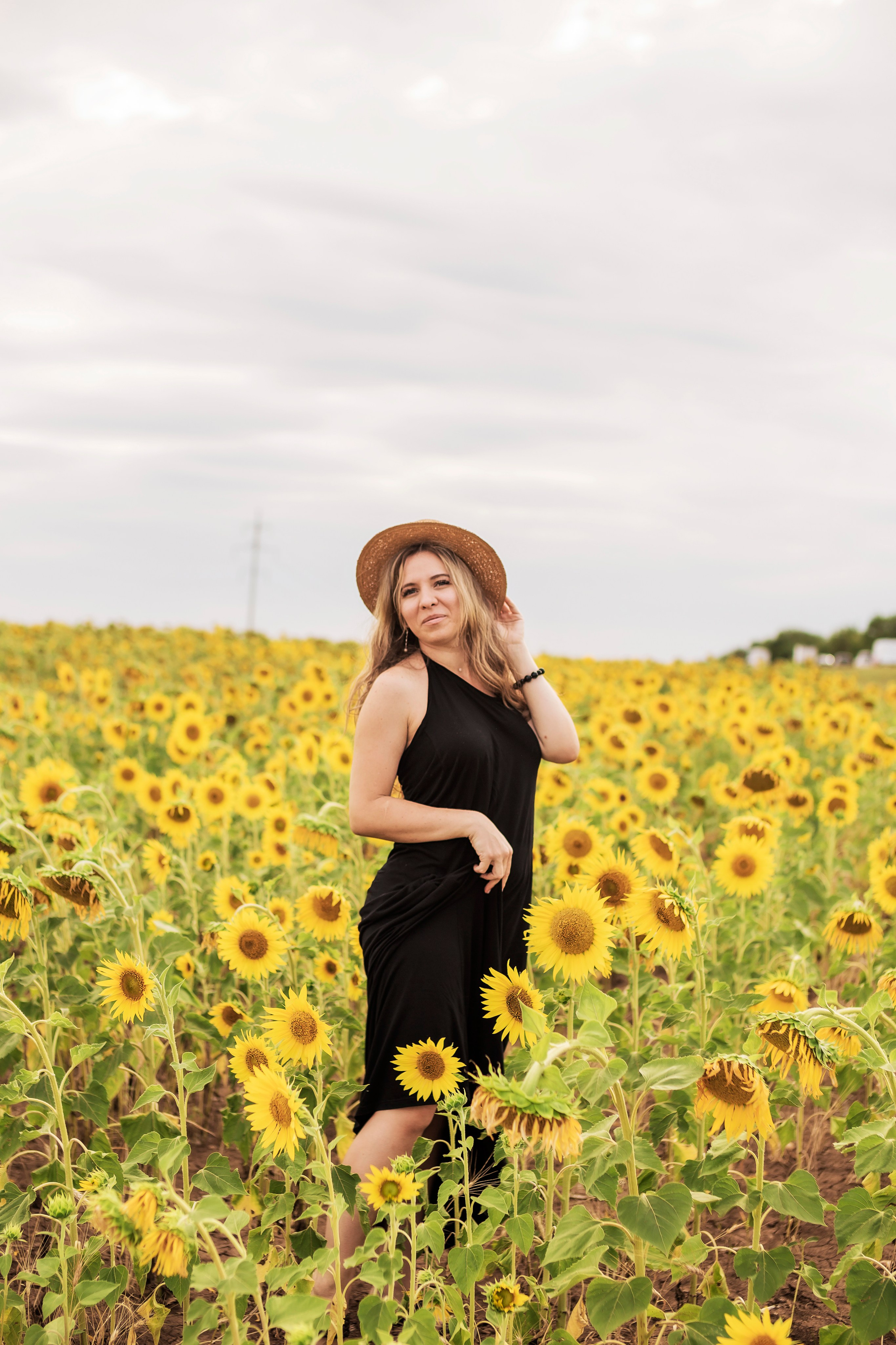 Фото в подсолнухах. Семейный фотограф в Саратове
