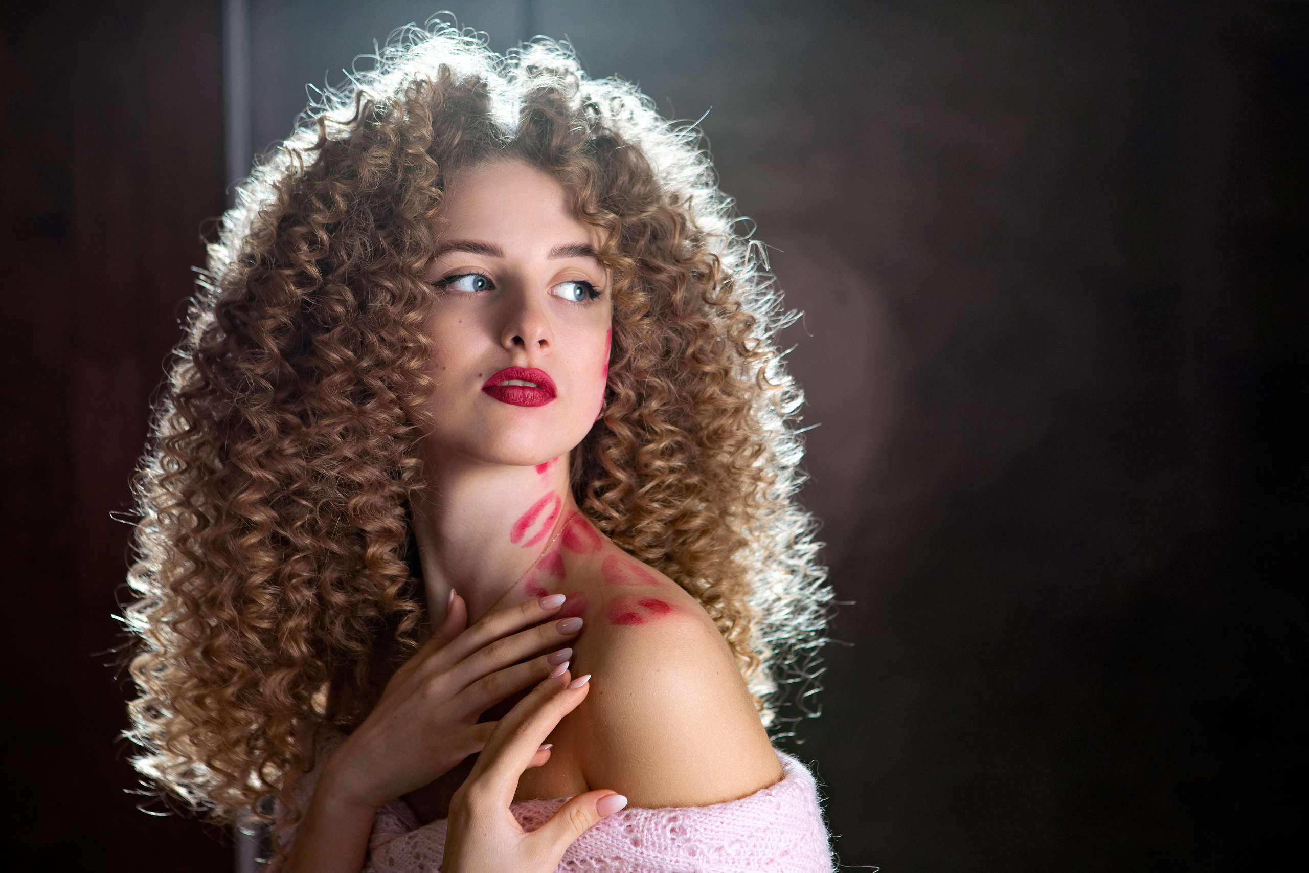 Девушка с кудряшками. Фотограф Андрей Лёвкин