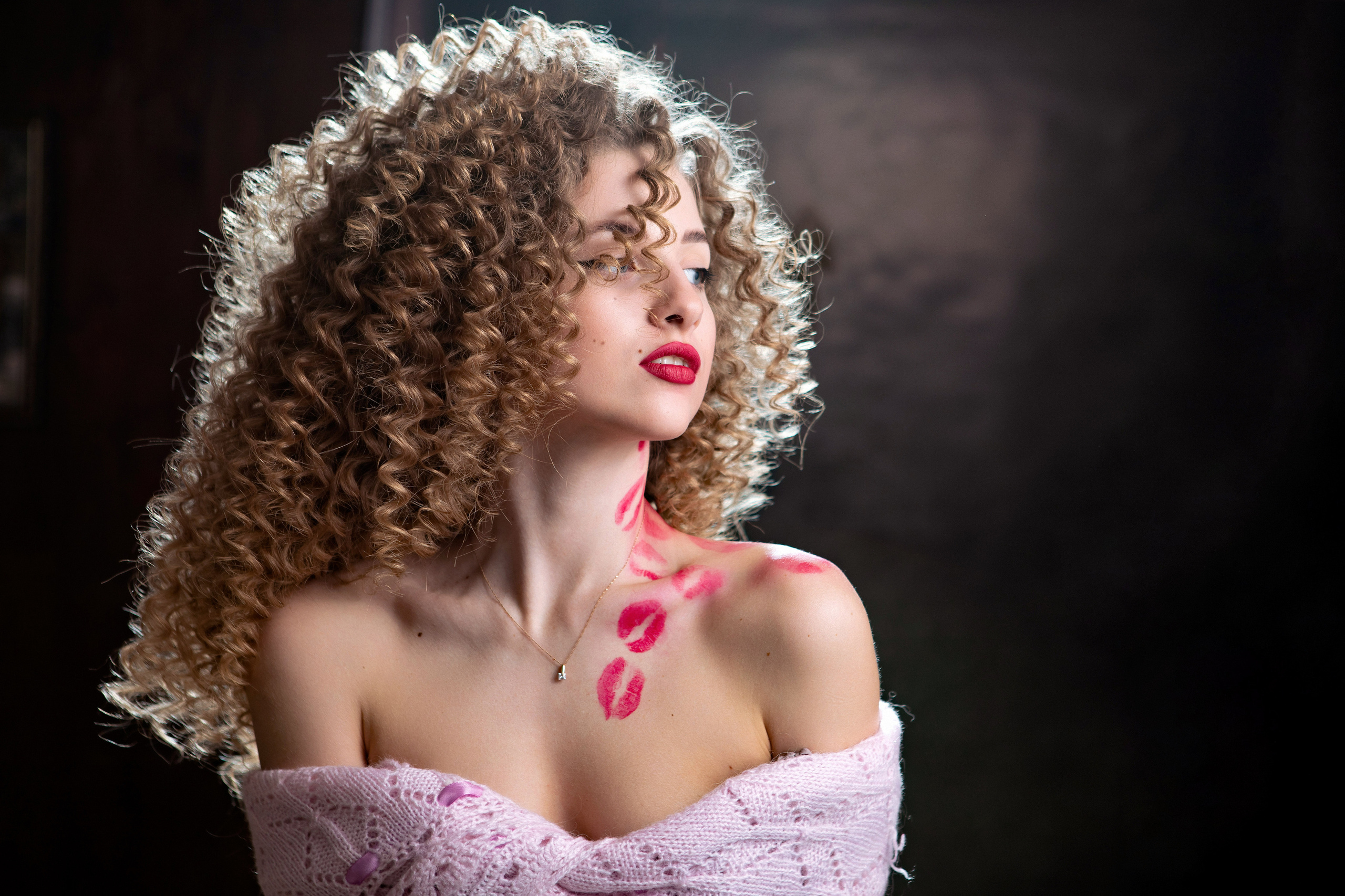 Девушка с кудряшками. Фотограф Андрей Лёвкин