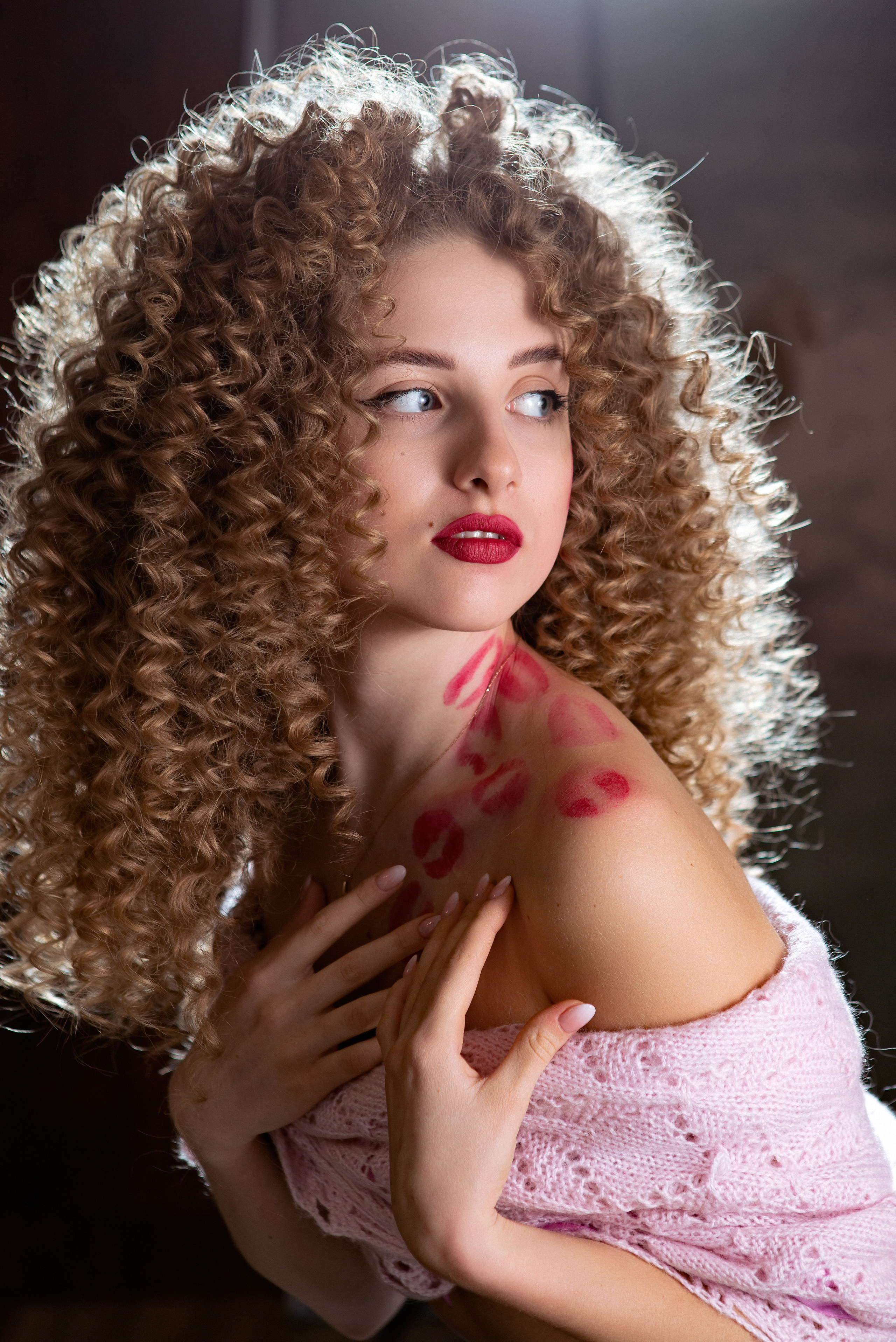 Девушка с кудряшками. Фотограф Андрей Лёвкин