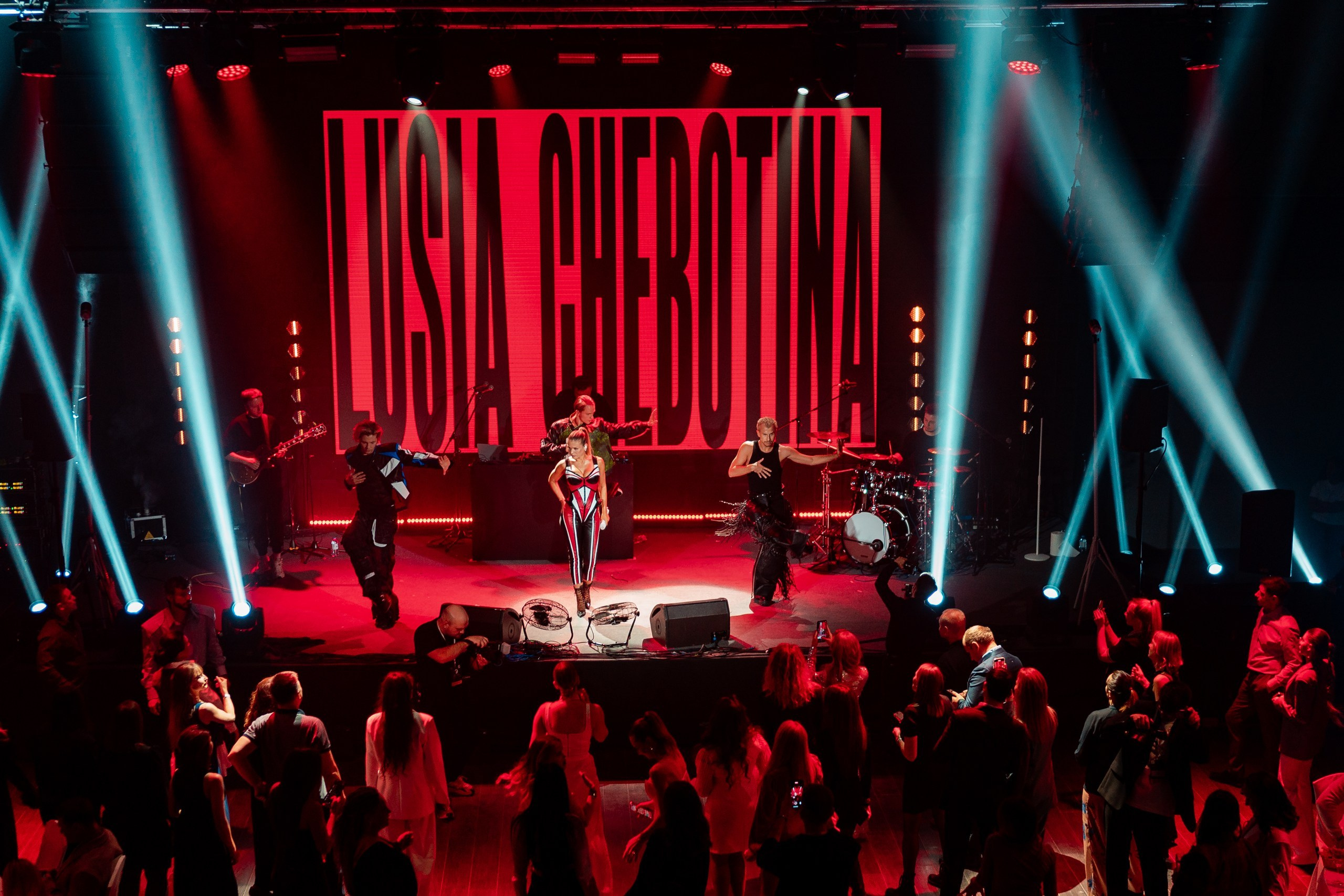 Люся Чеботина — фото с концерта. Репортажный фотограф в Москве Измалков Артем