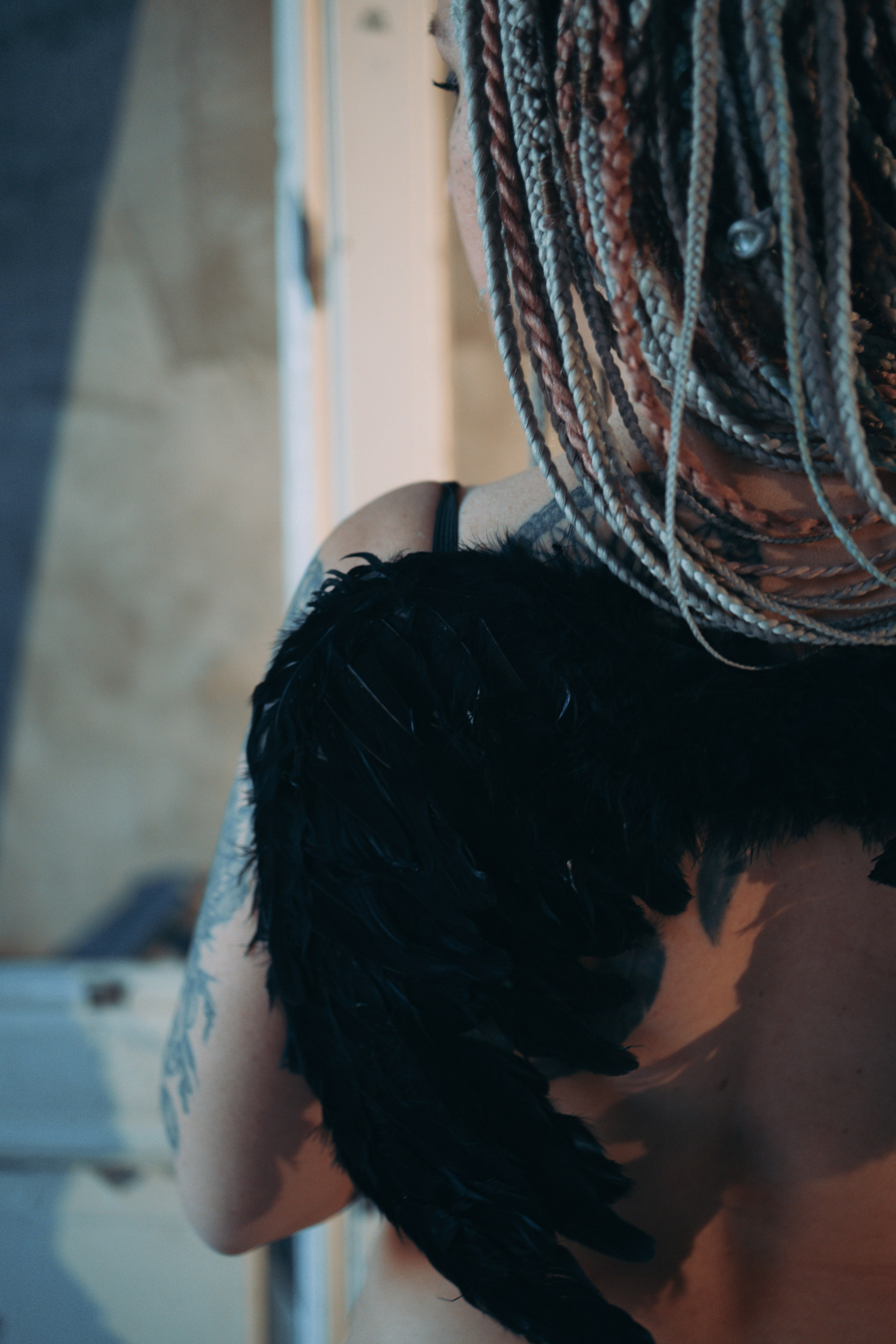 Вешалка. Визуальный художник «Границы внутри»