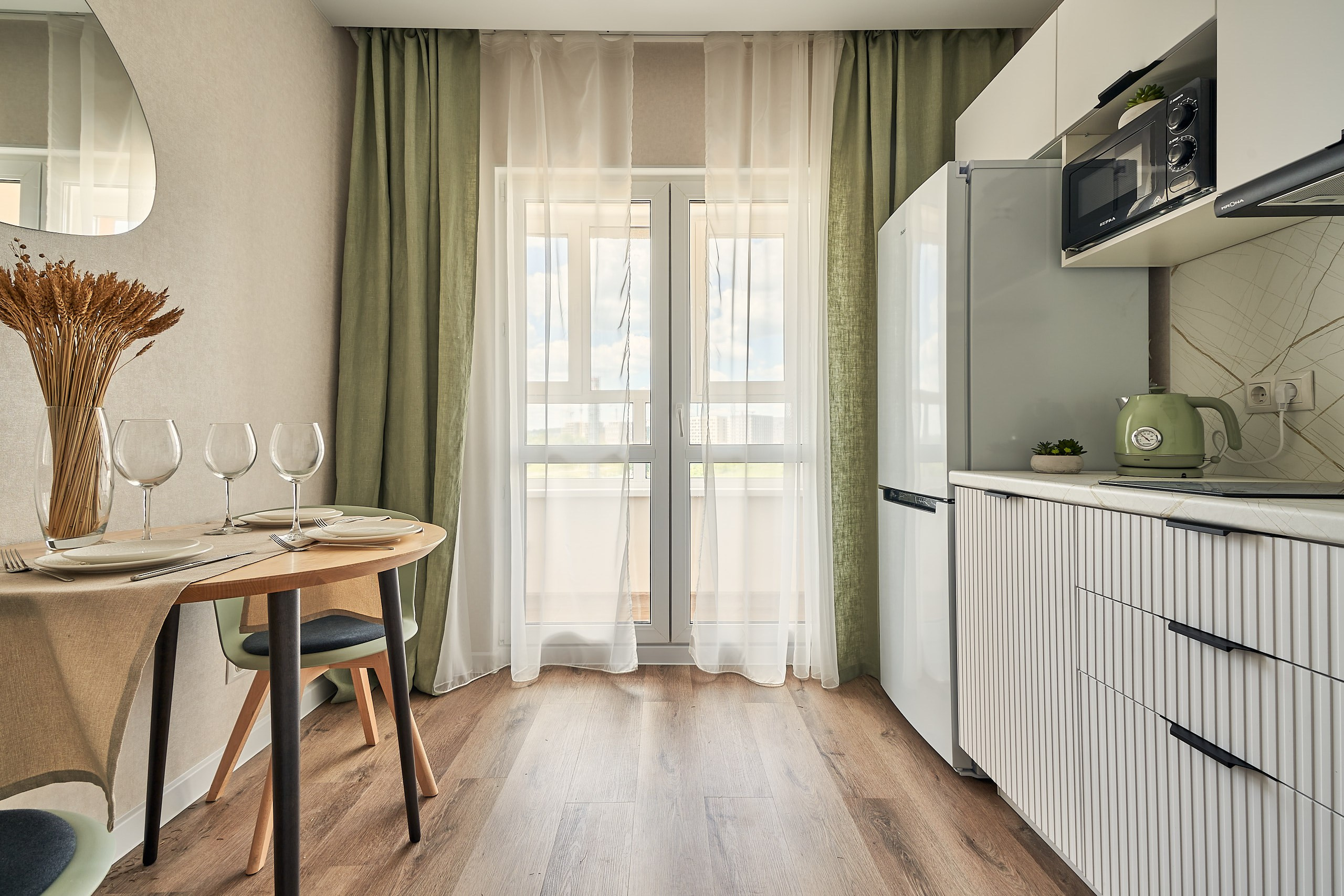 Интерьерная фотография кухни, ЖК Новая Рига, фронтальный ракурс