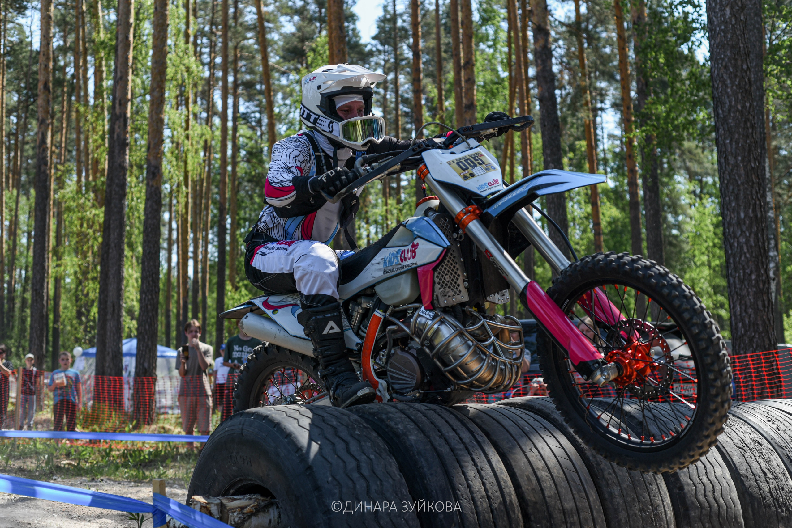 В поиске зацепа от ЭндуроБор. Мотофотограф в Нижнем Новгороде Динара Зуйкова