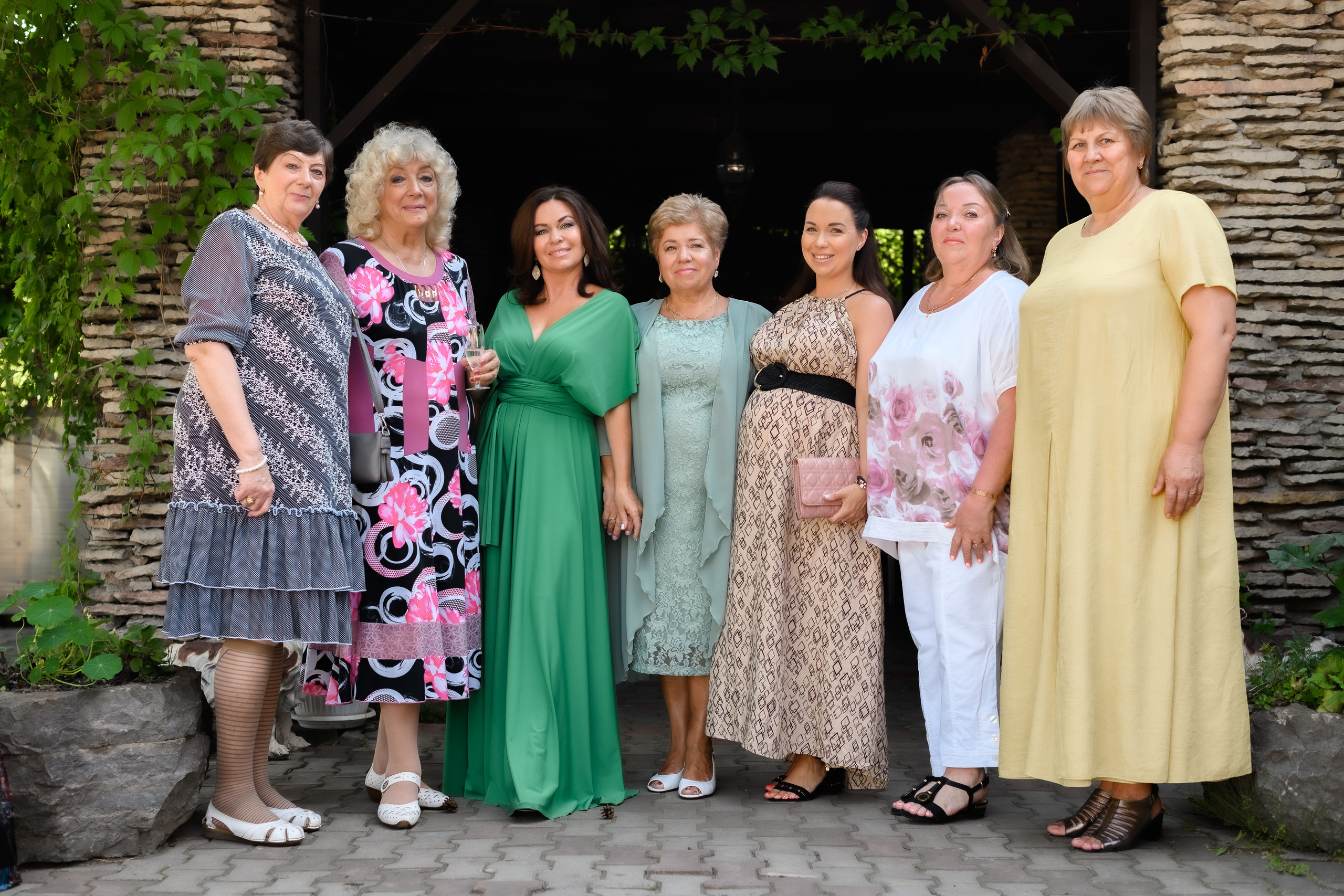 Услуги профессионального репортажного фотографа в спб на юбилей в ресторане.