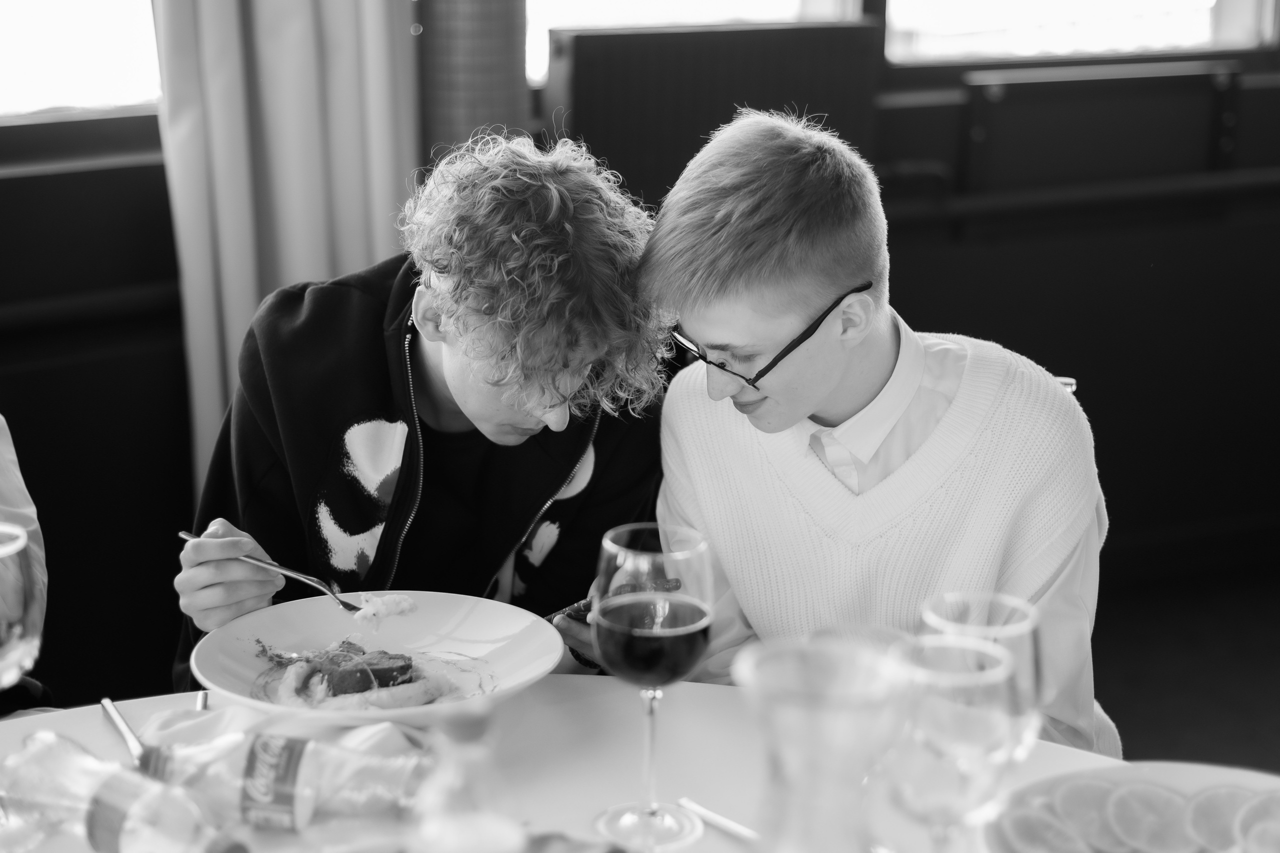 Фотограф на выпускной в Санкт-Петербурге. Фотосессия на выпускном СПб. Фотограф Алексей Лукин. Свадьба, мероприятие, корпоратив, юбилей, фотосессия, портрет. Фотосъёмка в Санкт-Петербурге. Ретушь фотографий