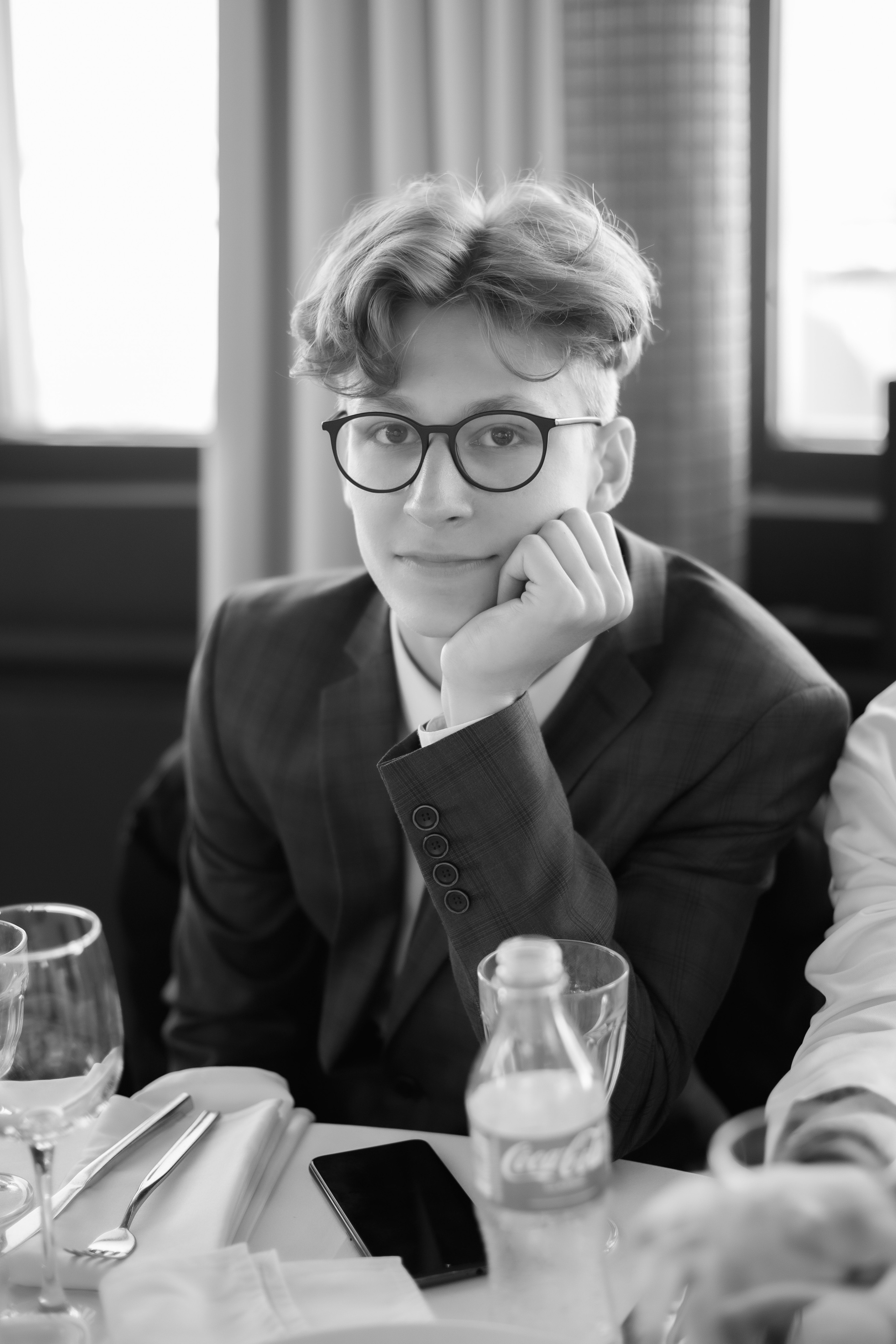 Фотограф на выпускной в Санкт-Петербурге. Фотосессия на выпускном СПб. Фотограф Алексей Лукин. Свадьба, мероприятие, корпоратив, юбилей, фотосессия, портрет. Фотосъёмка в Санкт-Петербурге. Ретушь фотографий