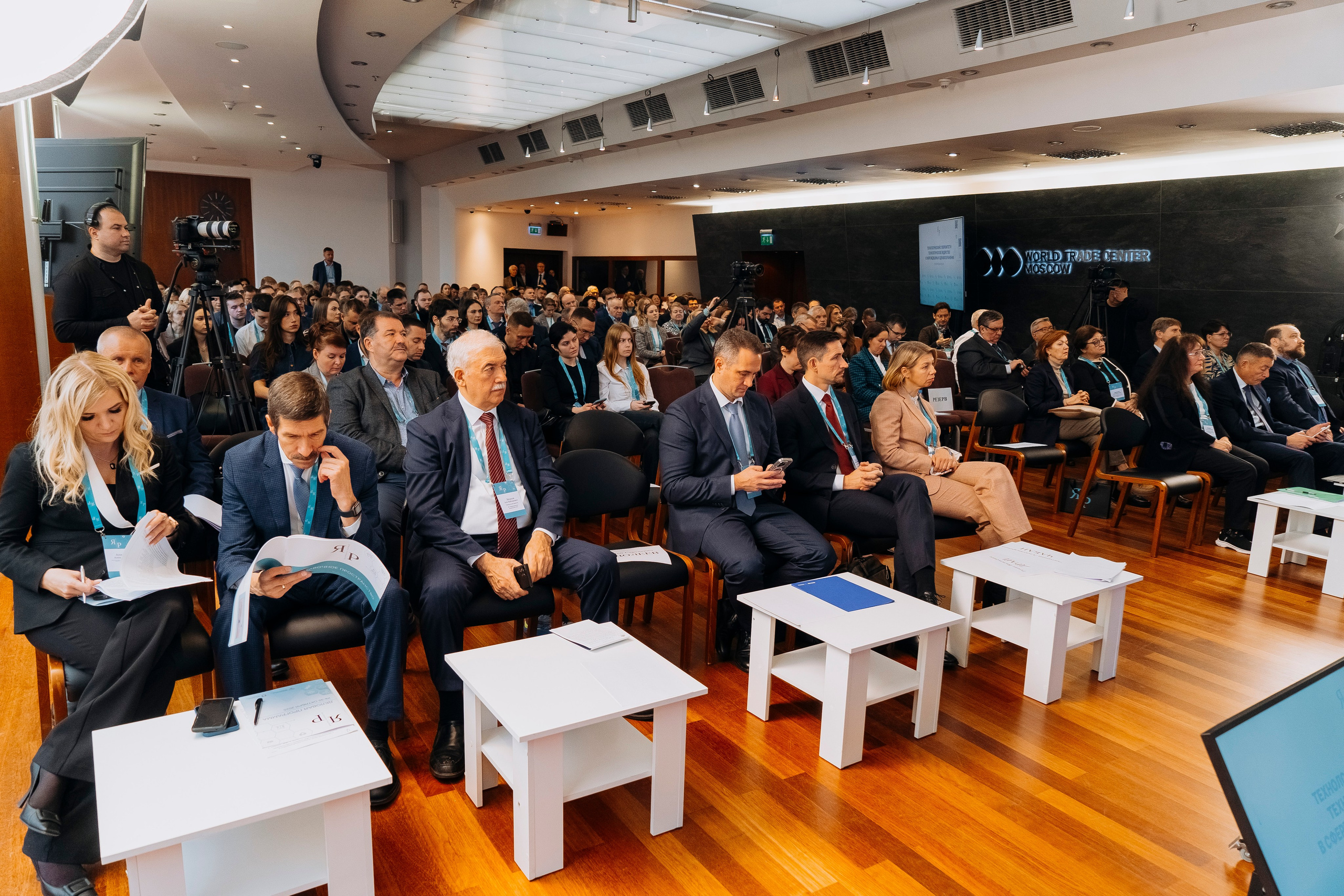 Фотограф на мероприятии «Ярмарка разработок» (Москва). Профессиональный репортажный фотограф в Москве Владимир Глаголев