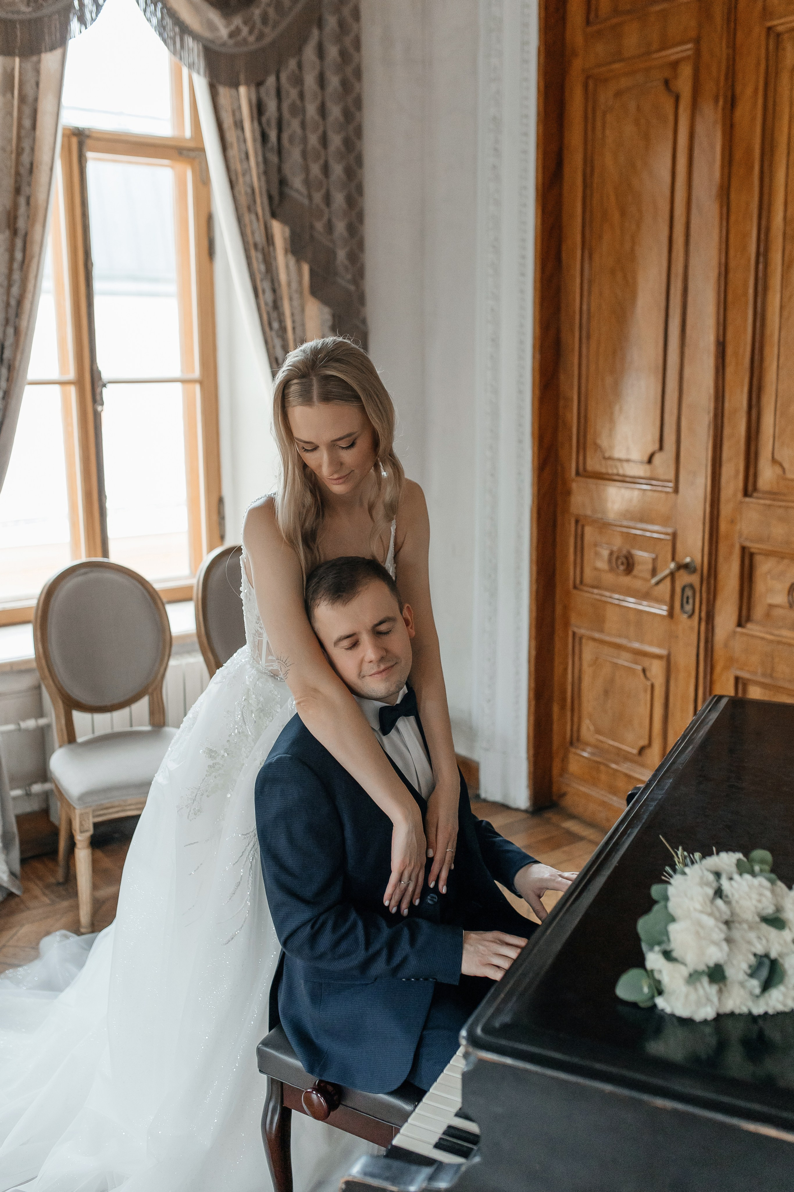 Свадебная фотосессия в библиотеке читальне Пушкина. Свадебный фотограф в Москве Дарья Олендарёва