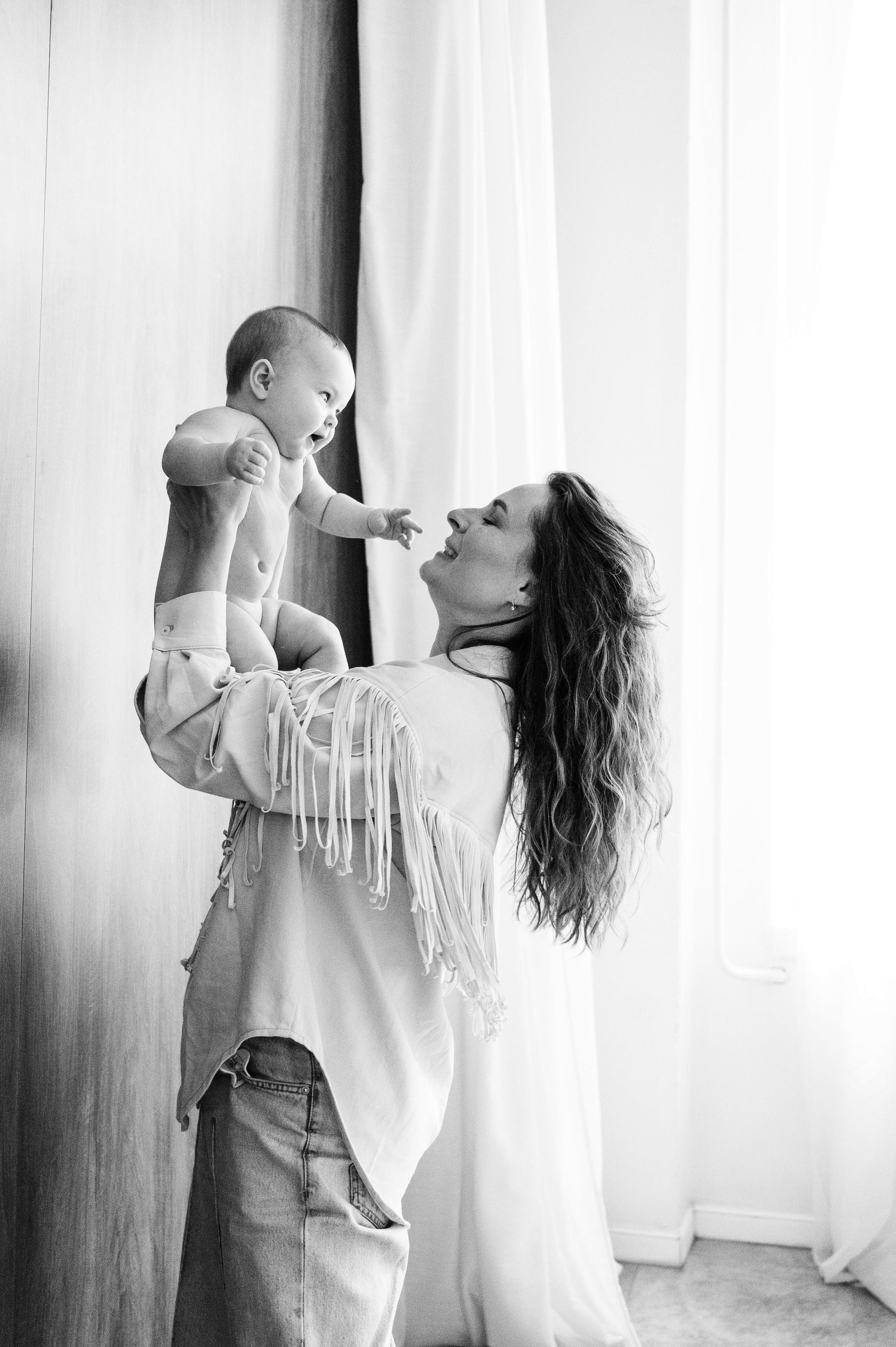 Семейная съемка. Профессиональный фотограф беременности в СПБ. Стильные фотосессии беременности в стиле минимализм и классическая фотография