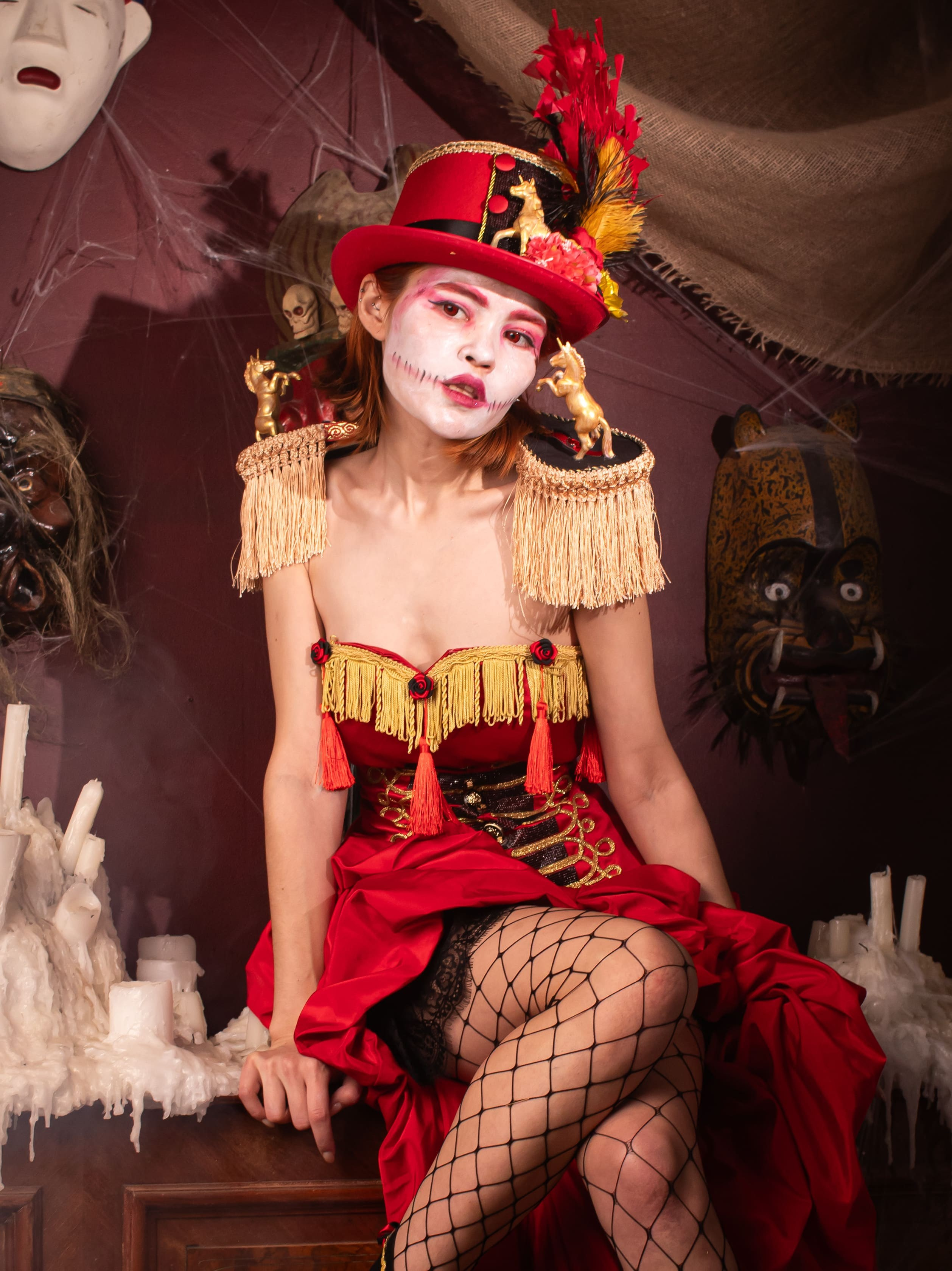 Модель в ярком цирковом образе и декоративном гриме — Карасёва Елена