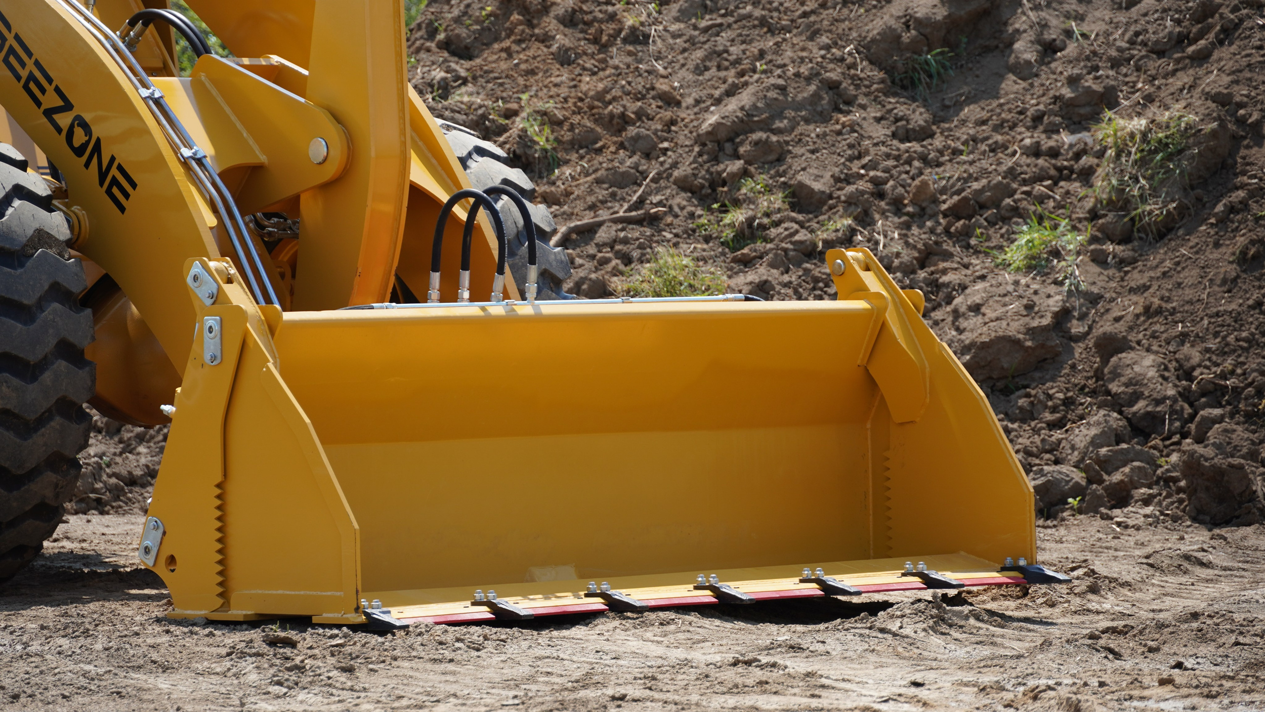 Фото фронт.погр. Beezone 928. Продажа и обслуживание грузовой техники и спецтехники в г. Новосибирск компания СТИ