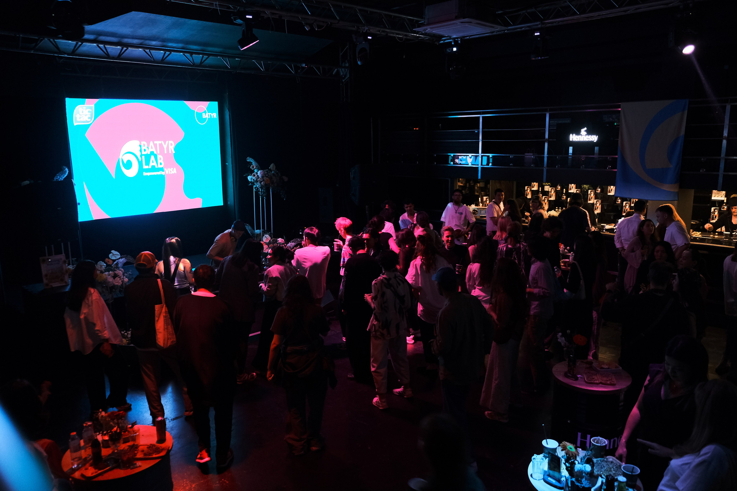 Портреты и репортажные съемки с душой: ваш уникальный момент в объективе Руфата, профессионального фотографа Алматы