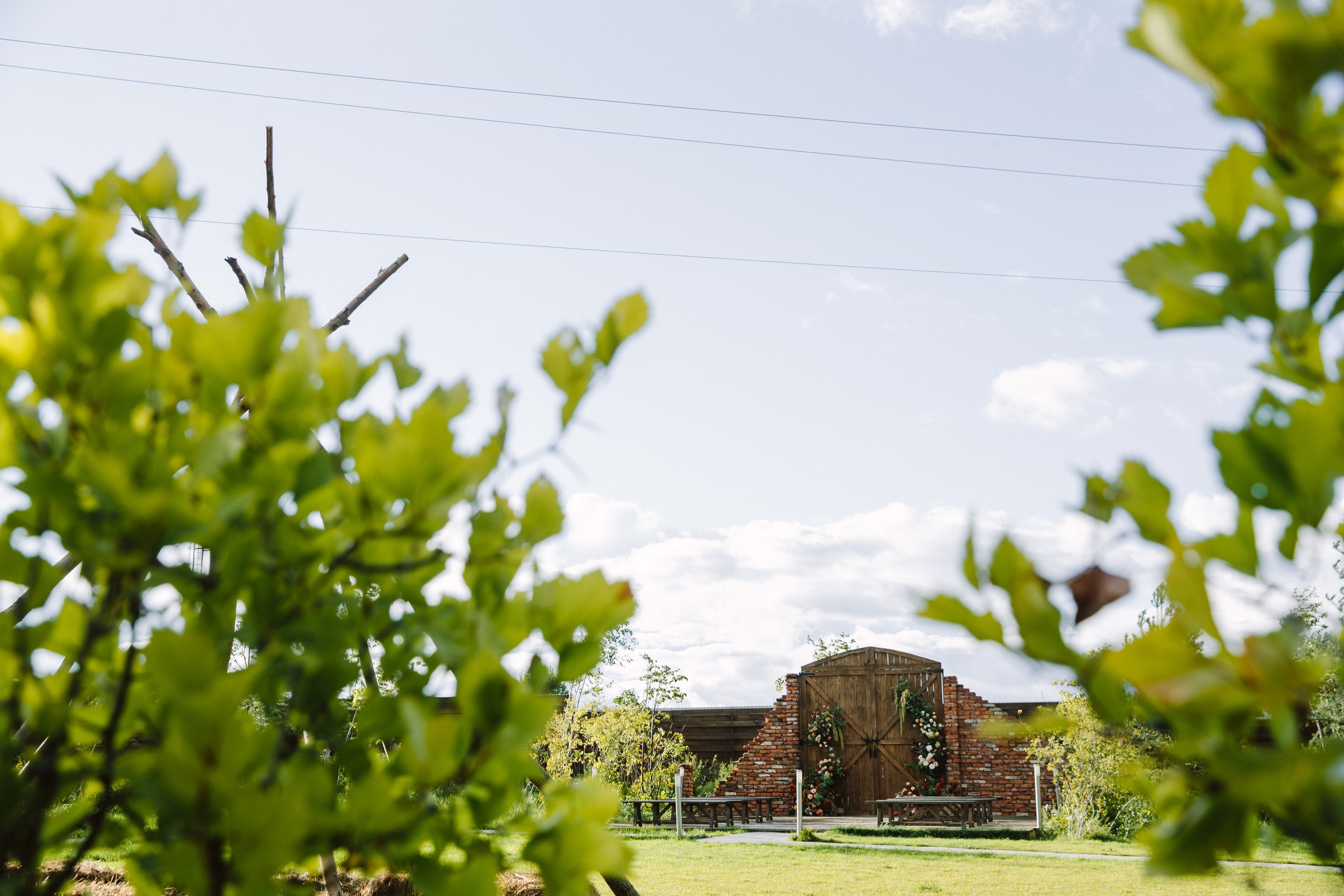 Амбарные ворота. Локация для церемонии и фотосессии. Свадебная площадка РАНЧО