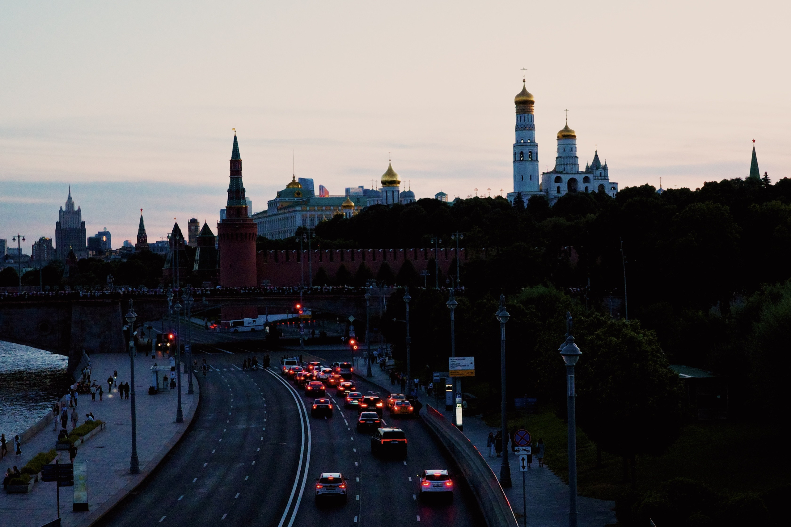 Красная площадь, Кремль и Зарядье: фото вечерней Москвы