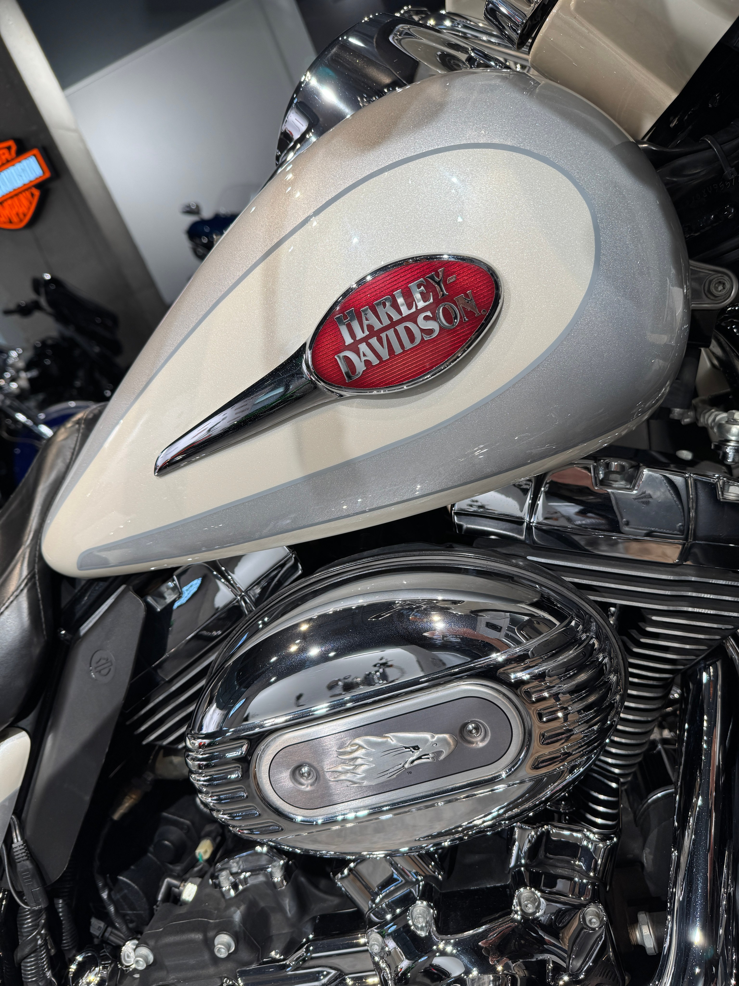 Harley Davidson CVO Electra Glide (White Frost) (Touring) — купить мотоцикл. Hello Davidson, Москва. Только хорошие мотоциклы…