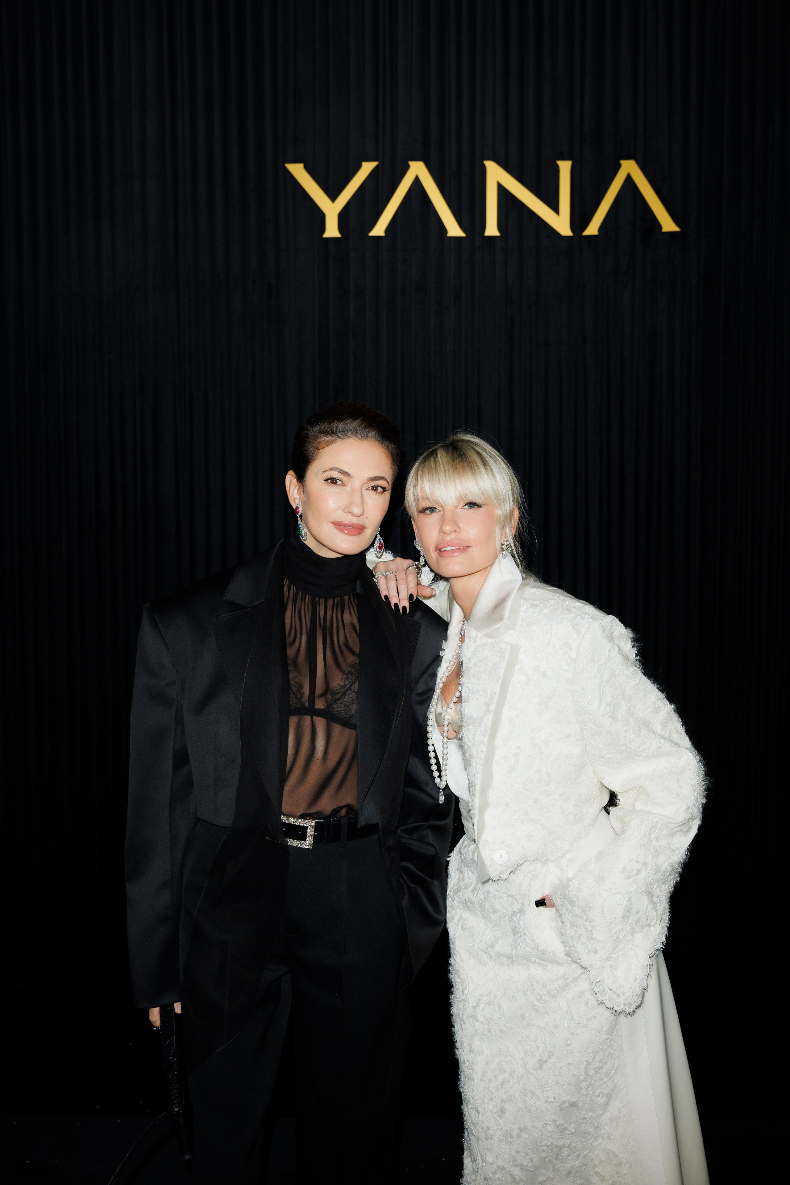 «Снежный Бал» Яны Раскаваловой. «Птичка на проводе»: информационный портал в Москве