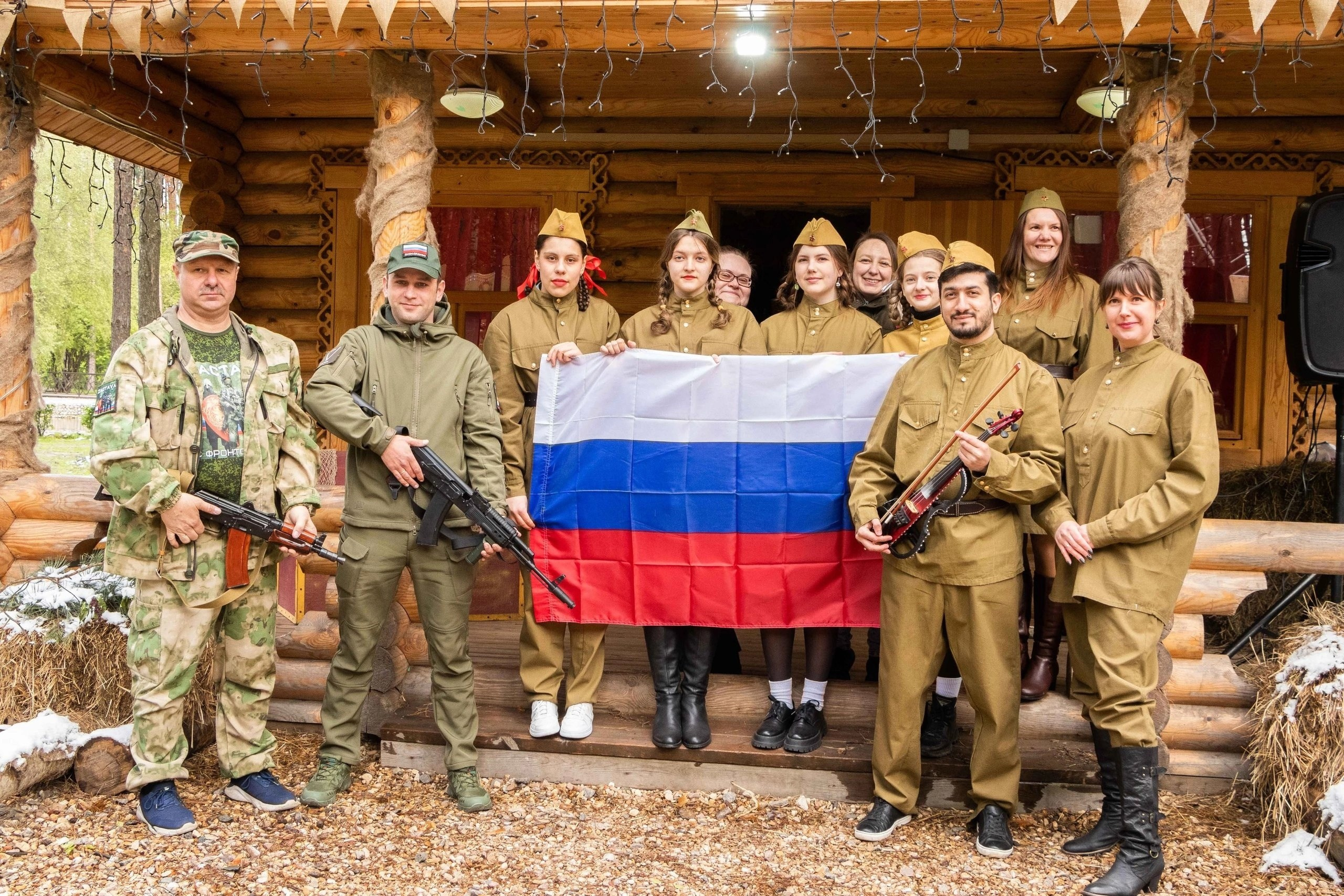 Женсовет микрорайона Южный Домодедово и патриотическое объединение "Застава" на празднике 9 мая