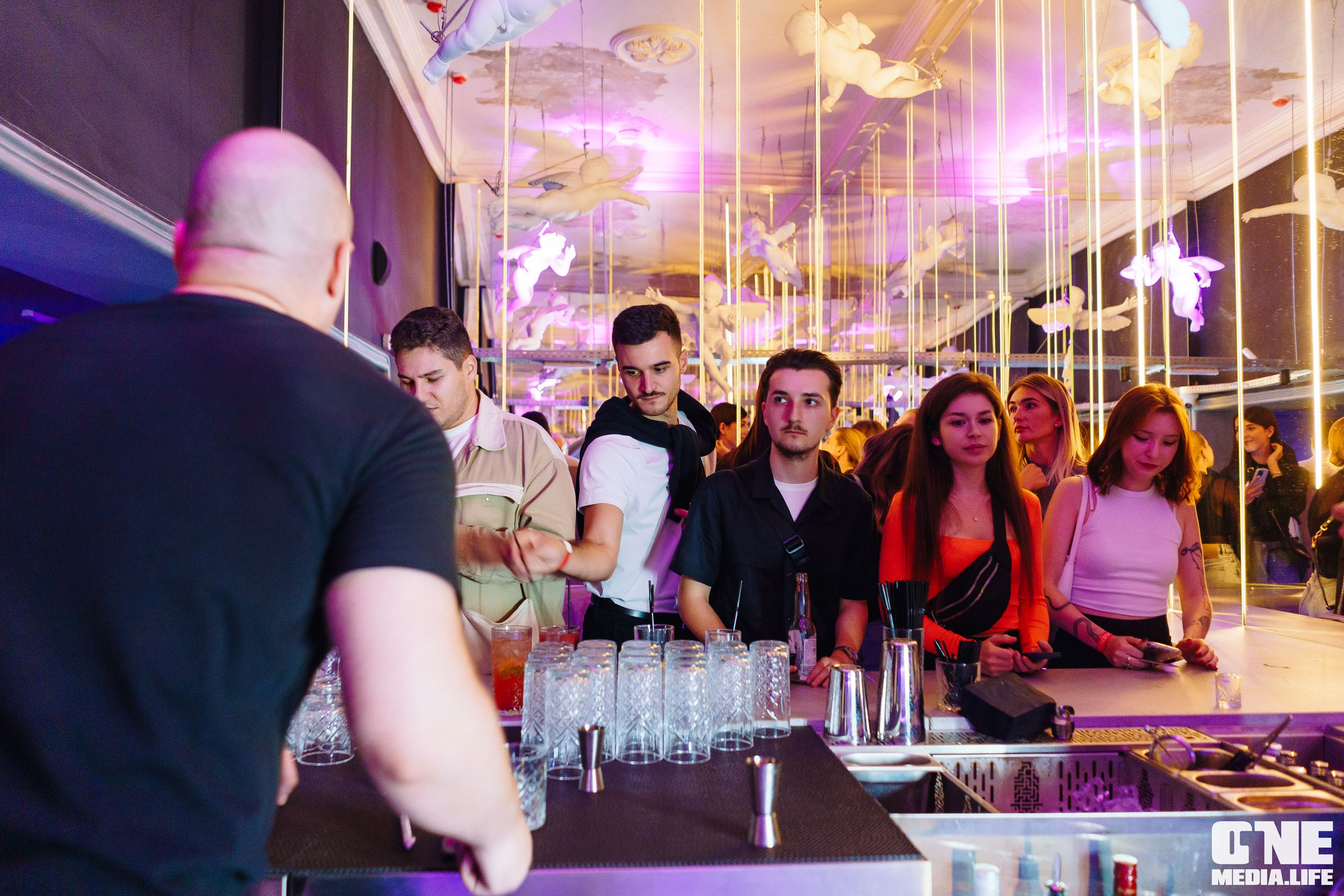 Фоторепортаж из клуба UNIVERSAL. One Media Life: фоторепортажи, фотоотчеты с мероприятий и заведений