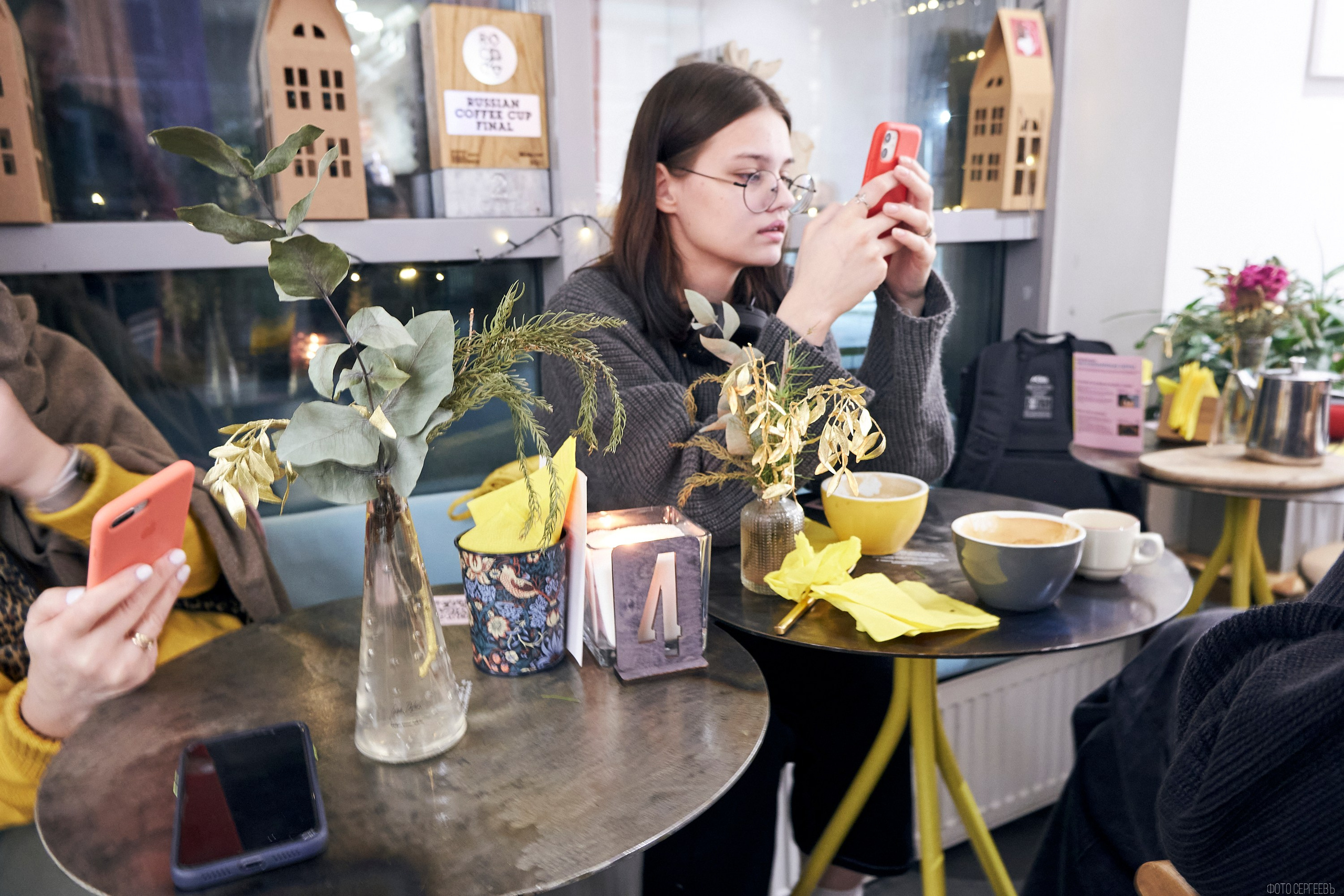 Кутята Coffee Shop. Фотографъ Сергѣевъ. Поймать мгновеніе