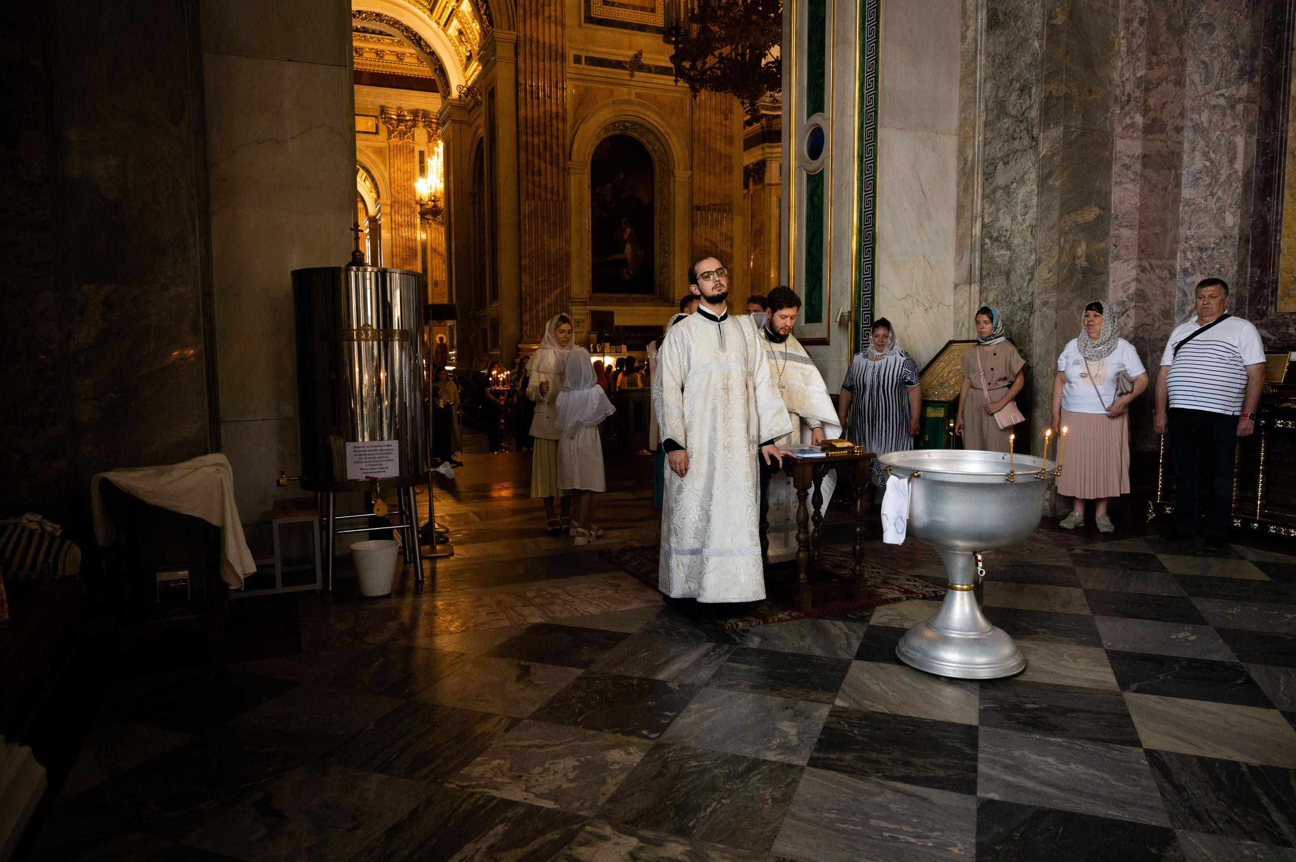 Фотосъёмка крещения в Санкт-Петербурге — Маргарита Иванова, фотограф. Профессиональный фотограф беременности в СПБ. Стильные фотосессии беременности в стиле минимализм и классическая фотография