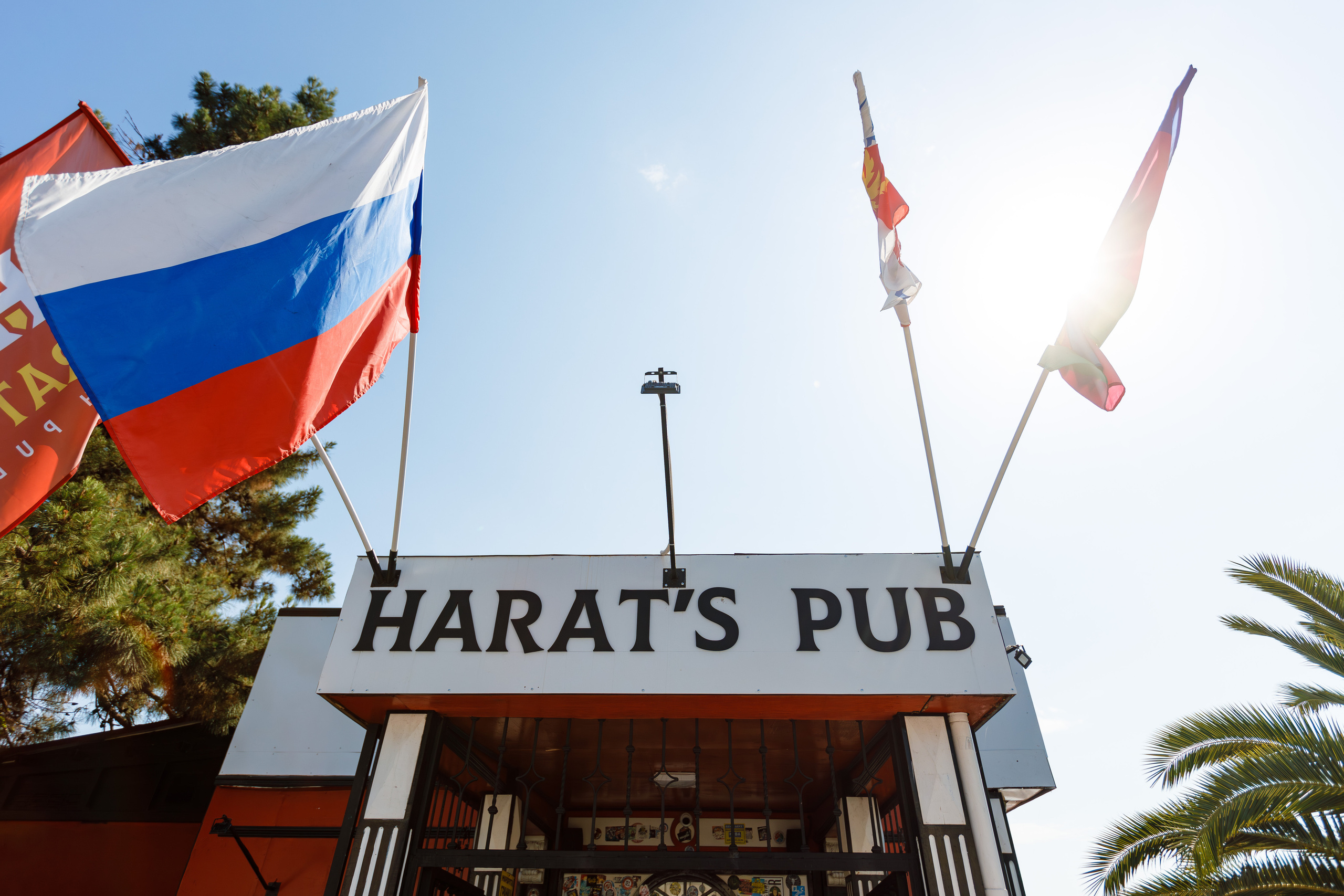 Бар Харатс на набережной в Сочи