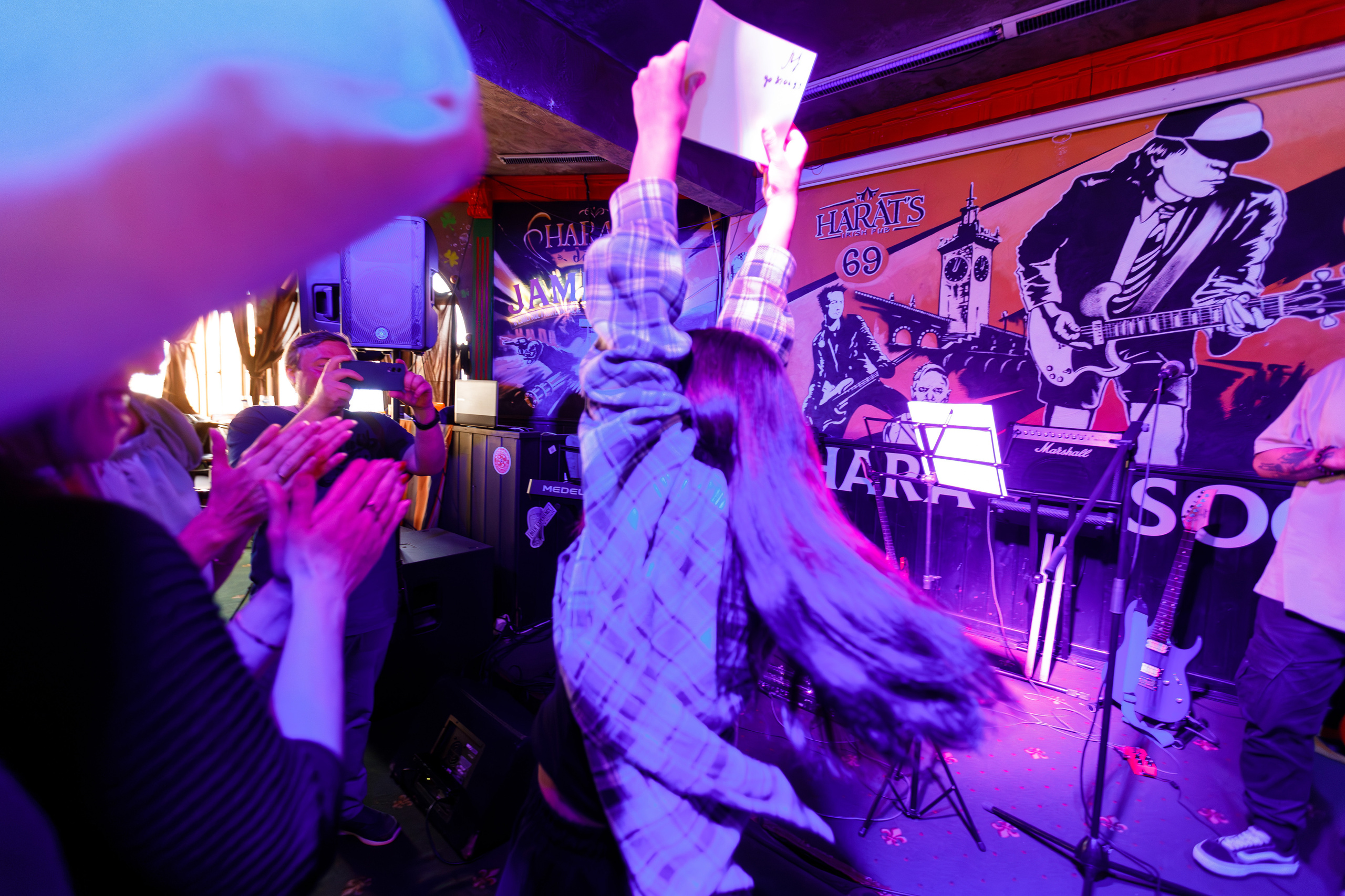 Выпускной в Нешколе Гитары в Сочи в баре Харатс