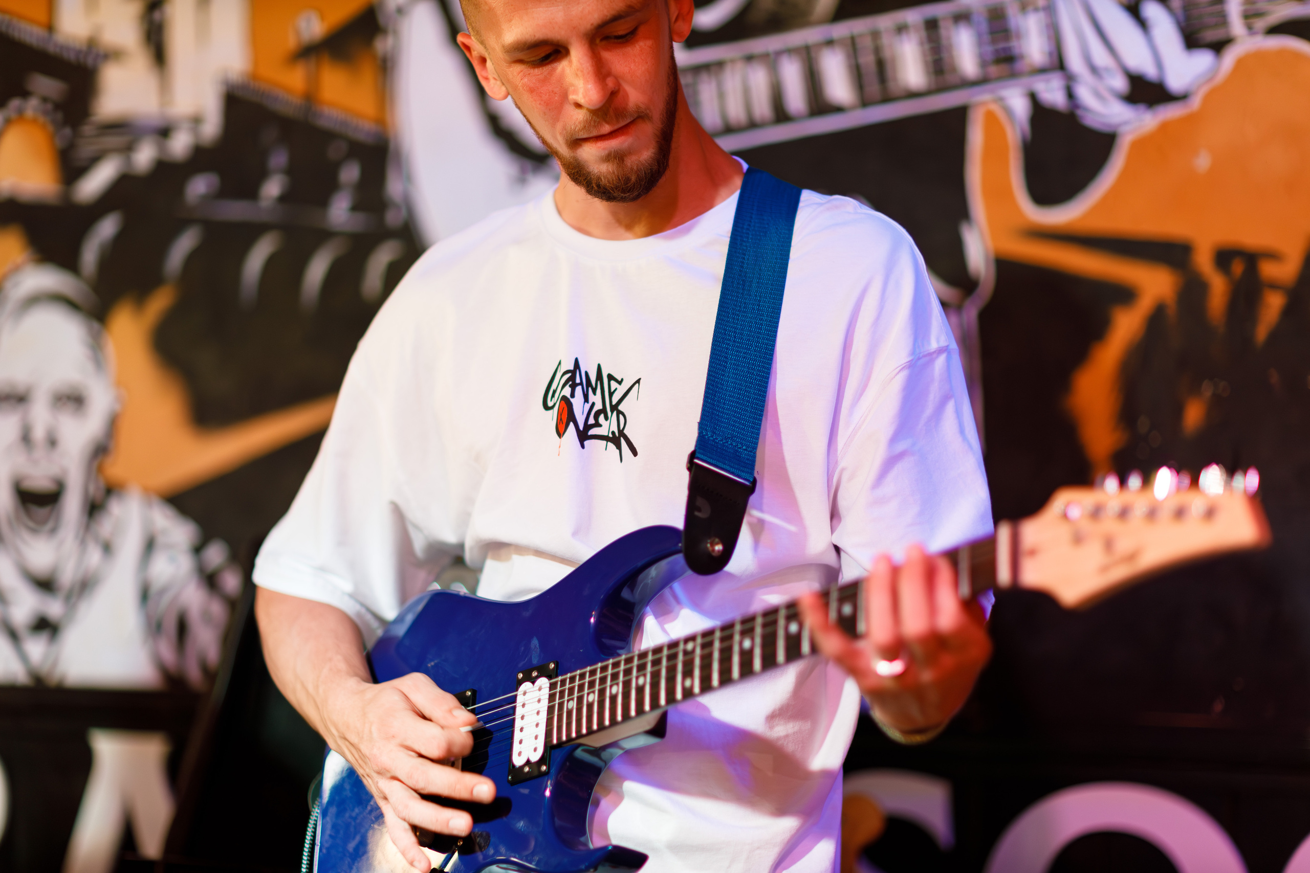 Выпускной в Нешколе Гитары в Сочи в баре Харатс