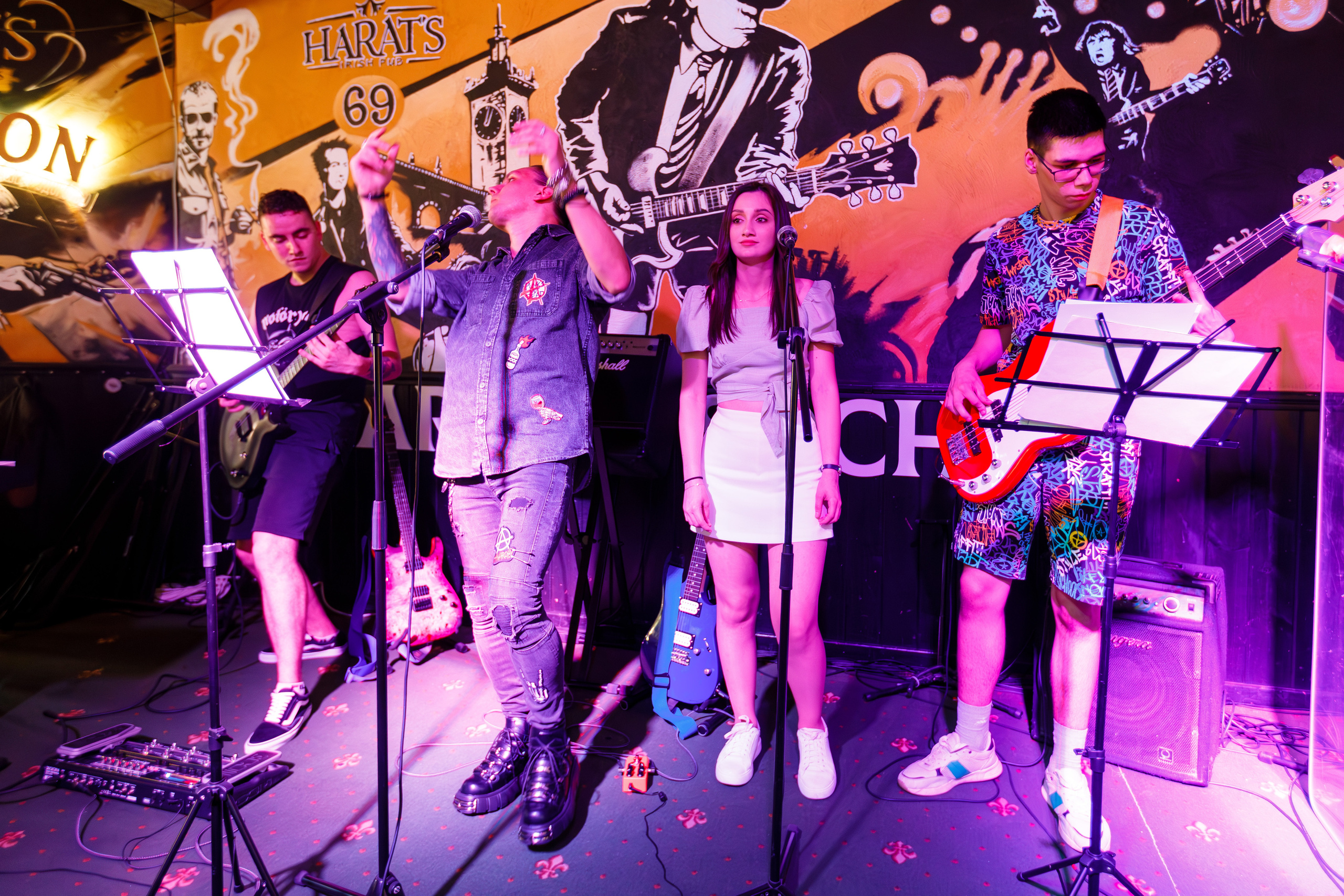 Выпускной в Нешколе Гитары в Сочи в баре Харатс