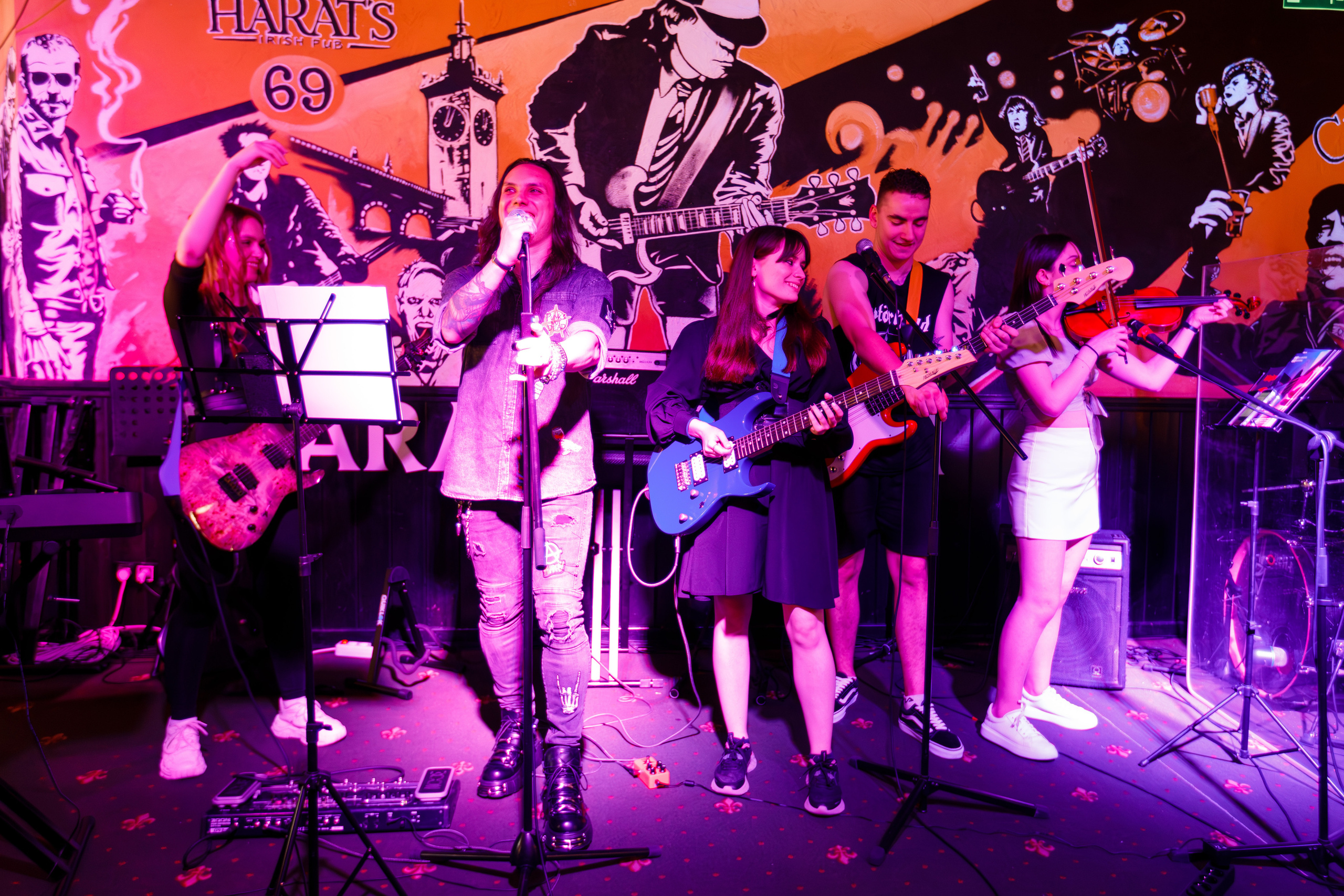 Выпускной в Нешколе Гитары в Сочи в баре Харатс