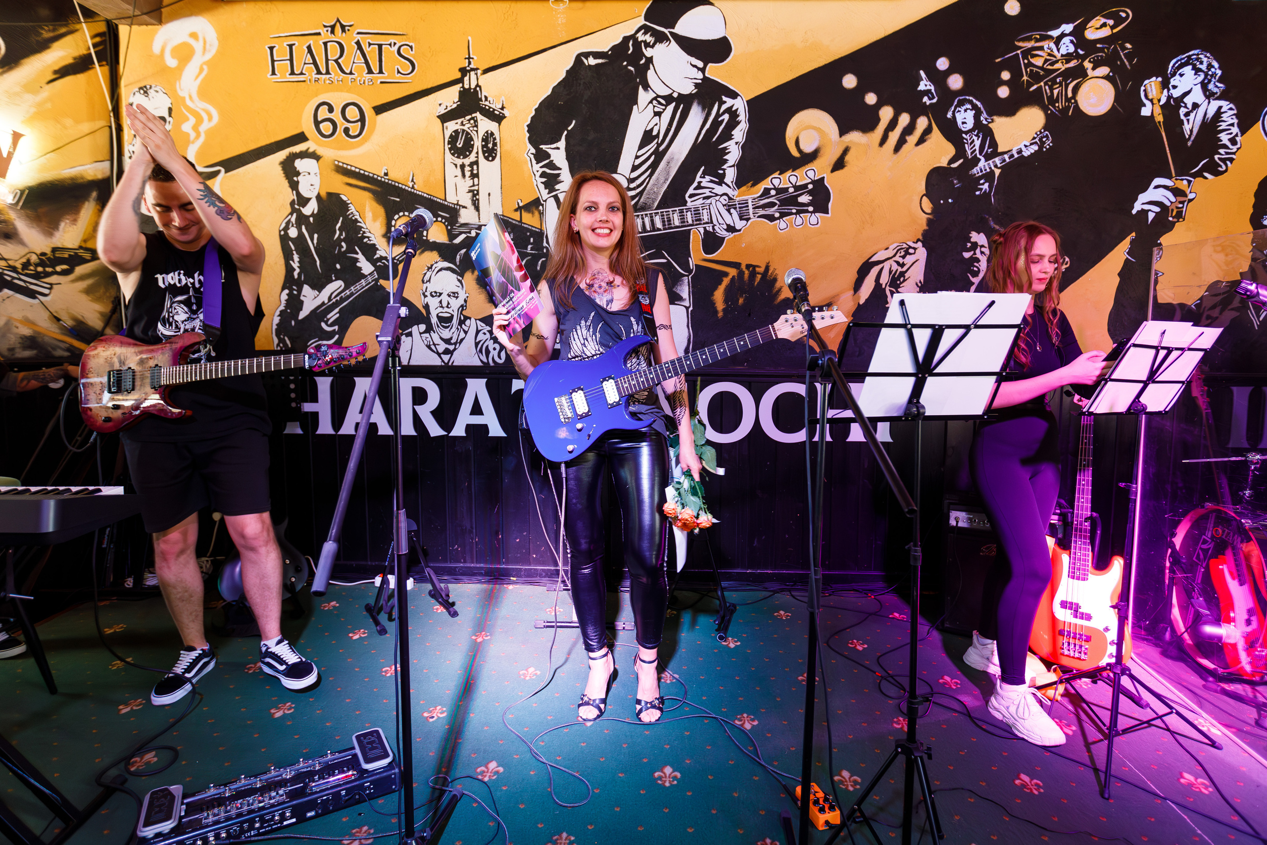 выпускной не школы гитары в баре Харатс