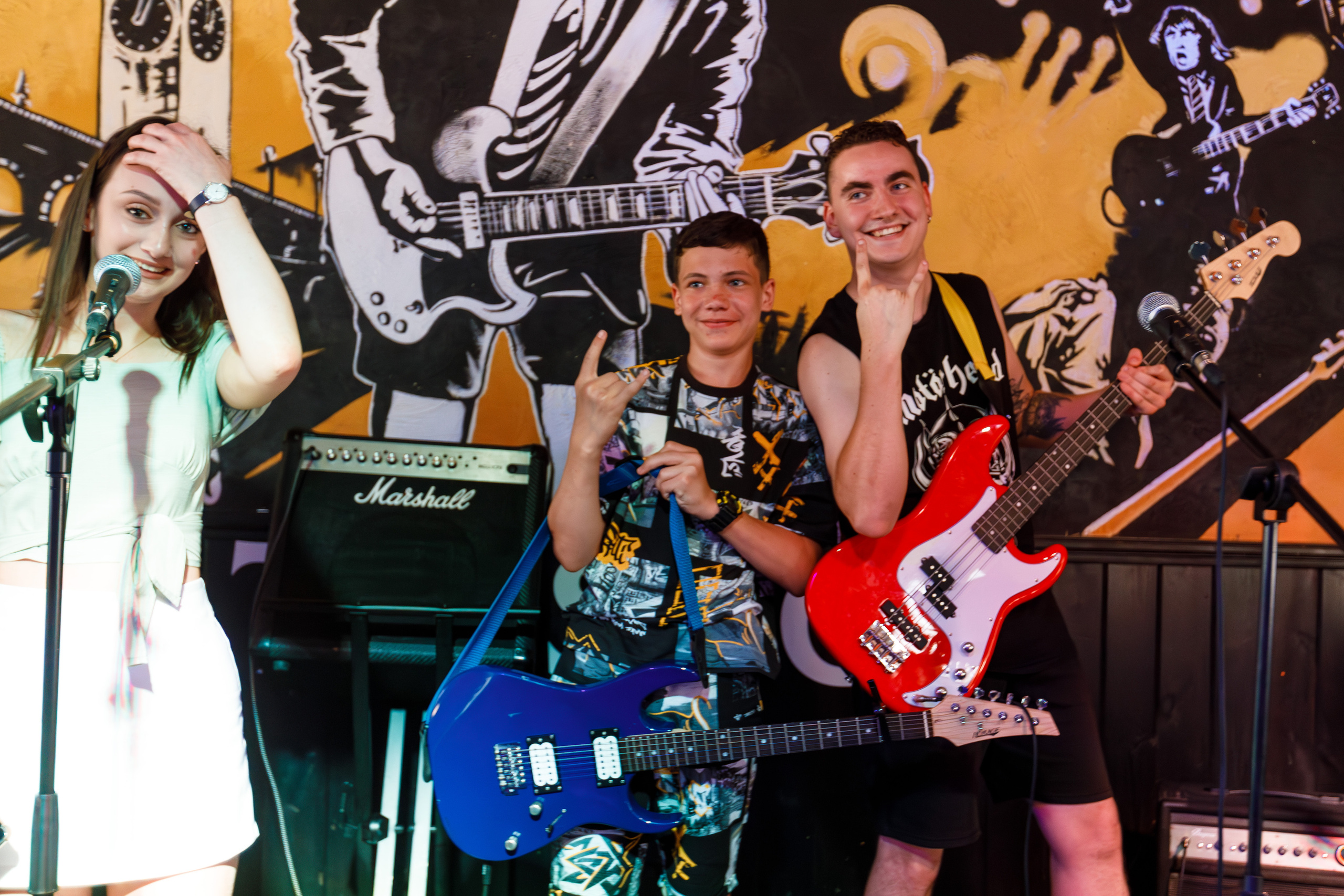 Выпускной в Нешколе Гитары в Сочи в баре Харатс