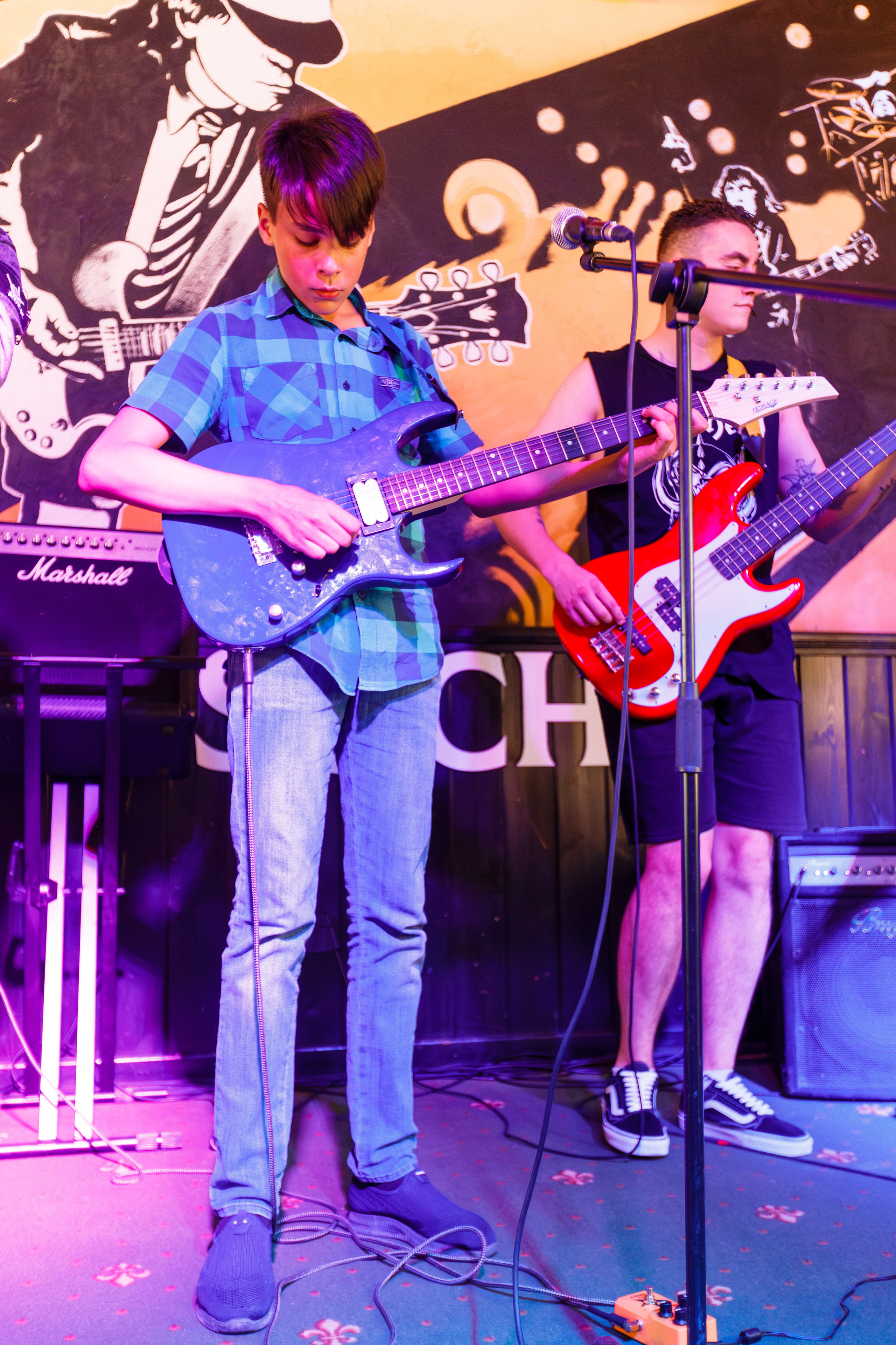 Выпускной в Нешколе Гитары в Сочи в баре Харатс