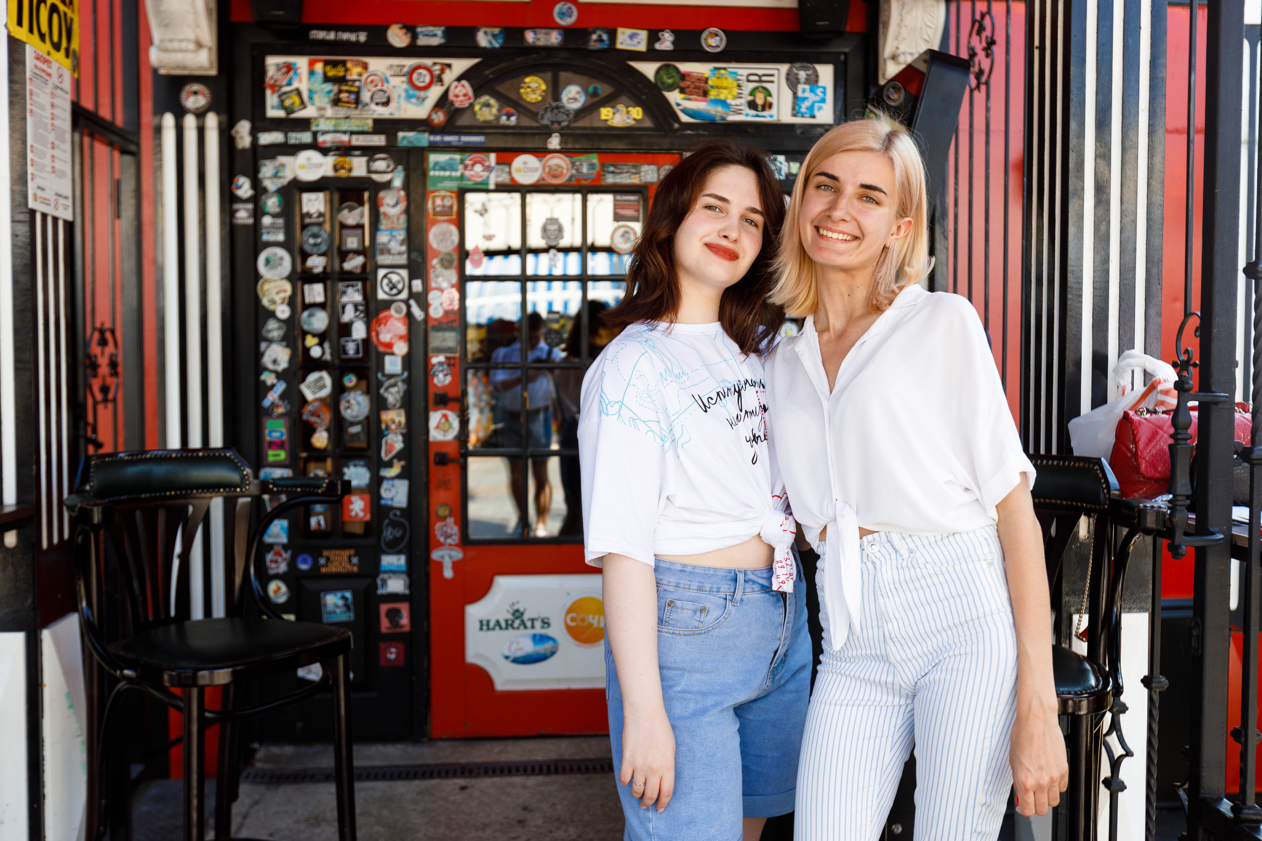 Бар Харатс на набережной в Сочи