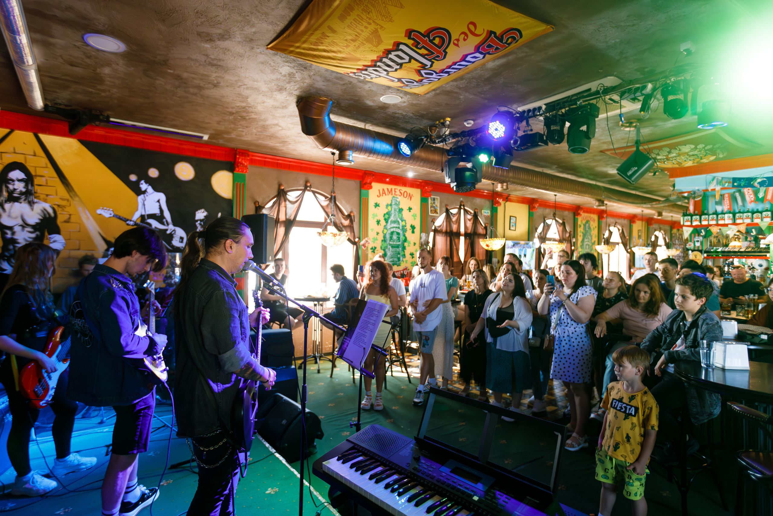 выпускной не школы гитары в баре Харатс в Сочи