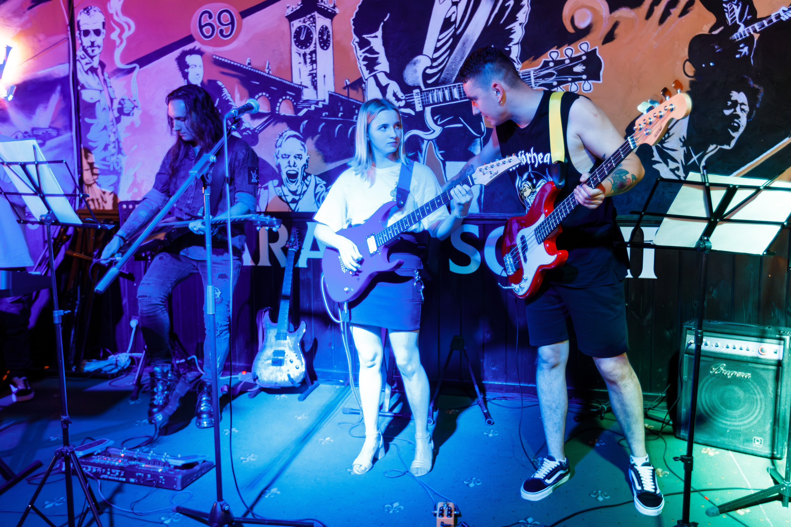 выпускной не школы гитары в баре Харатс в Сочи