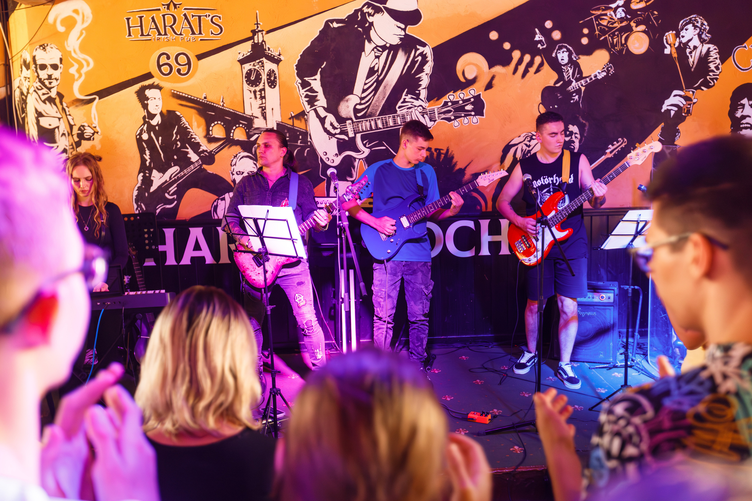 Выпускной в Нешколе Гитары в Сочи в баре Харатс